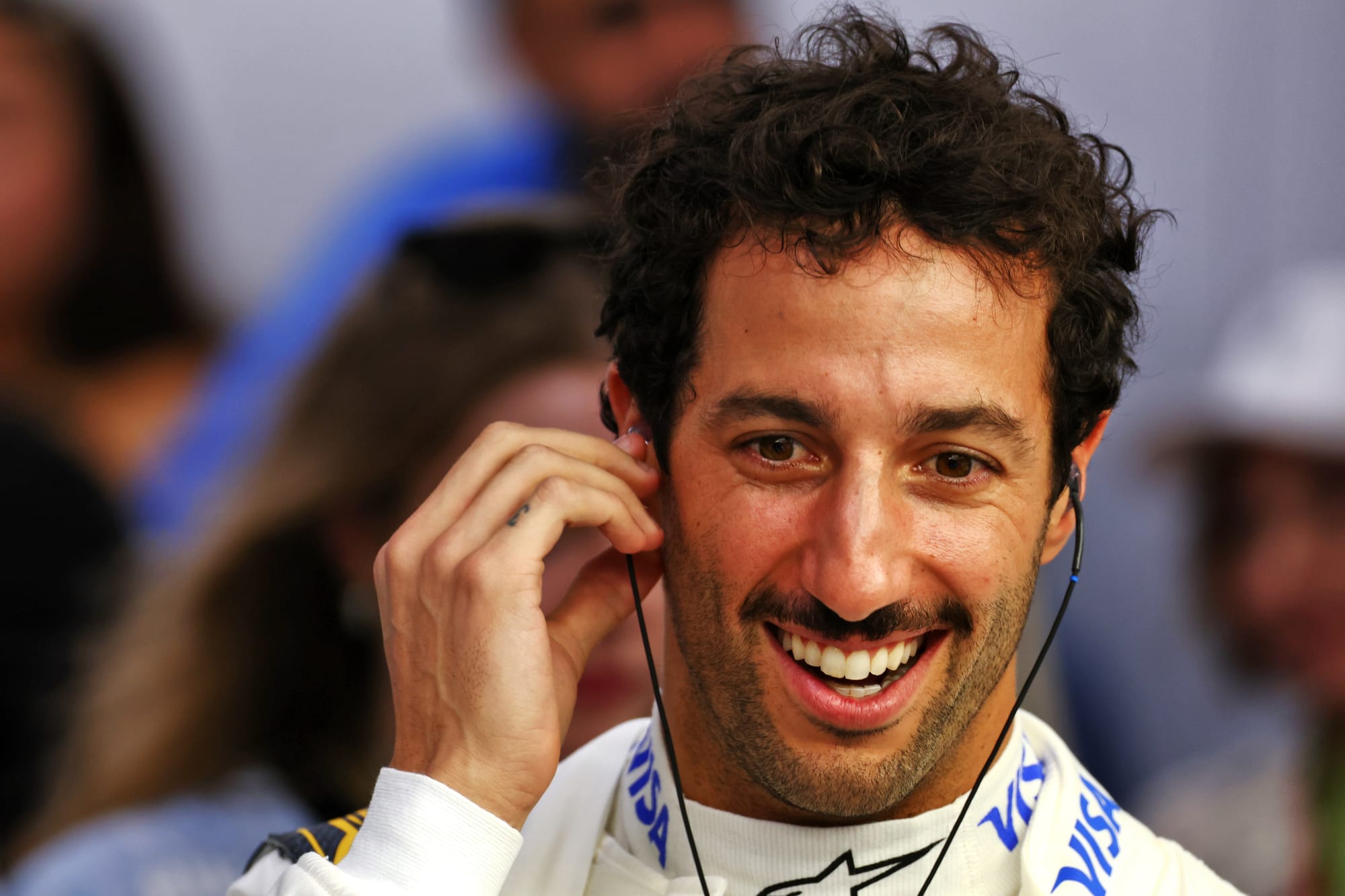 Daniel Ricciardo : La nouvelle vie d’un champion – De la piste à l’ambassadeur Ford 🚗✨