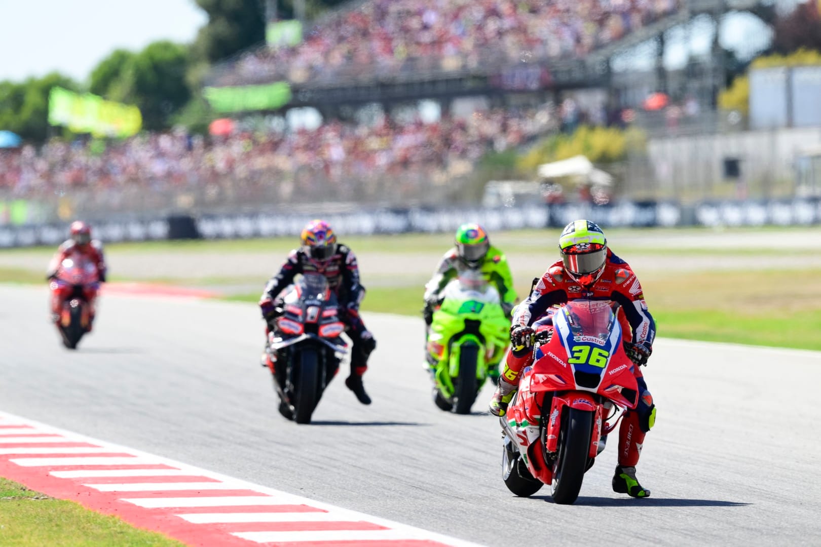 Vainqueurs et perdants d'une sprint MotoGP sauvage à Barcelone