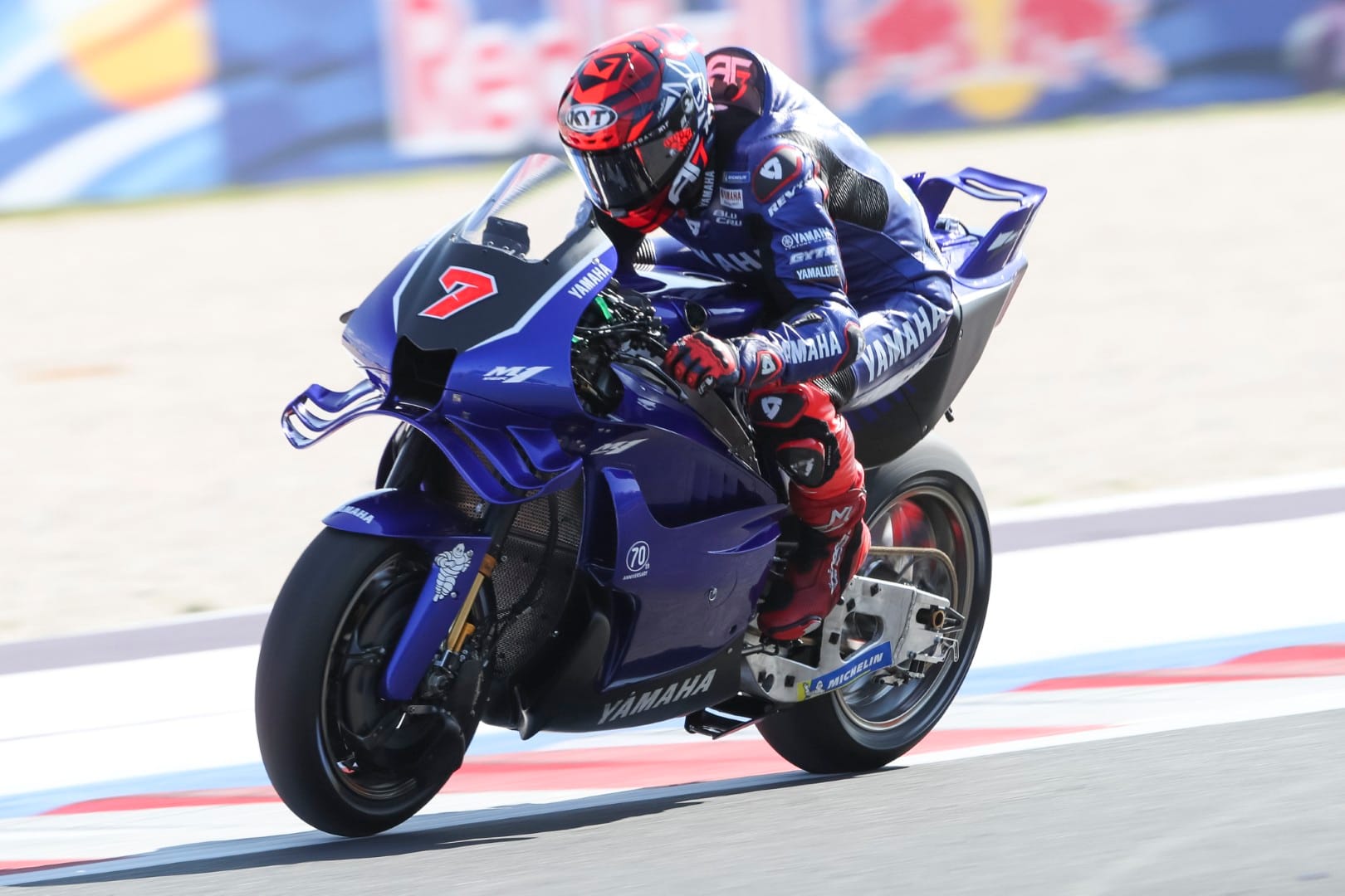 Prise en main de la nouvelle Yamaha V4