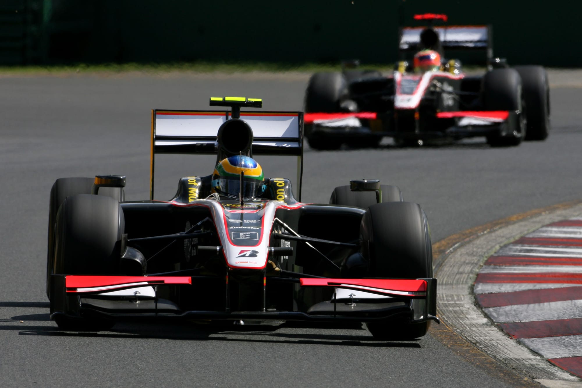 Difficultés des débuts HRT en F1 : pilotes Chandhok et Senna