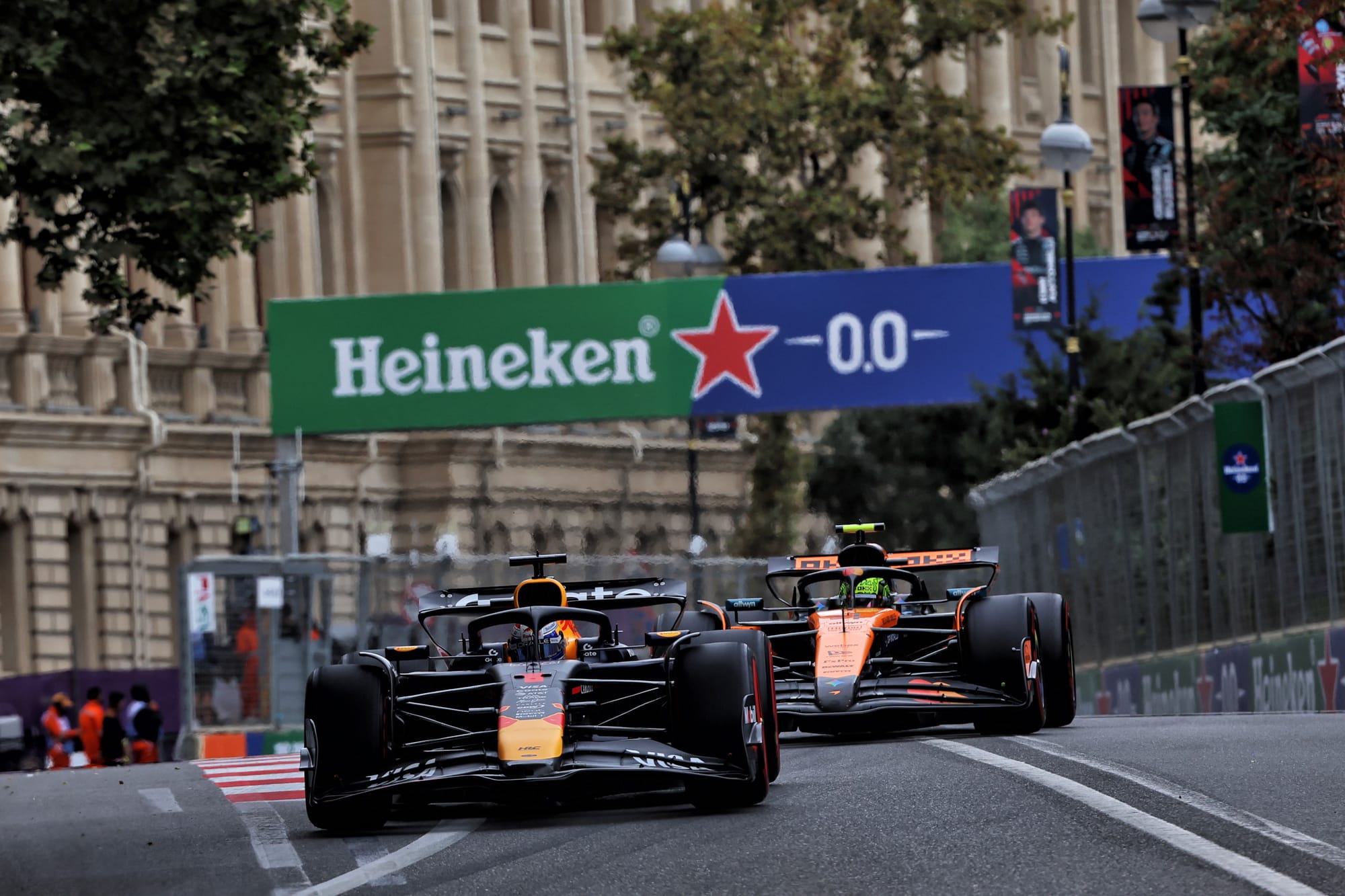 Pourquoi McLaren Redoute un Retour de Verstappen dans la Course au Titre F1 đïž