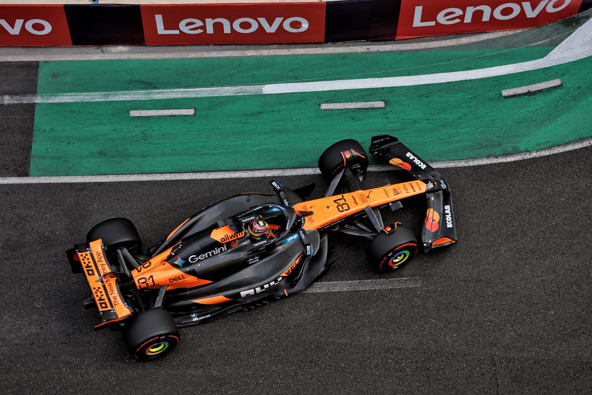 Mark Hughes : Pourquoi Verstappen a brillé et ses rivaux ont flanché dans le chaos de Bakou