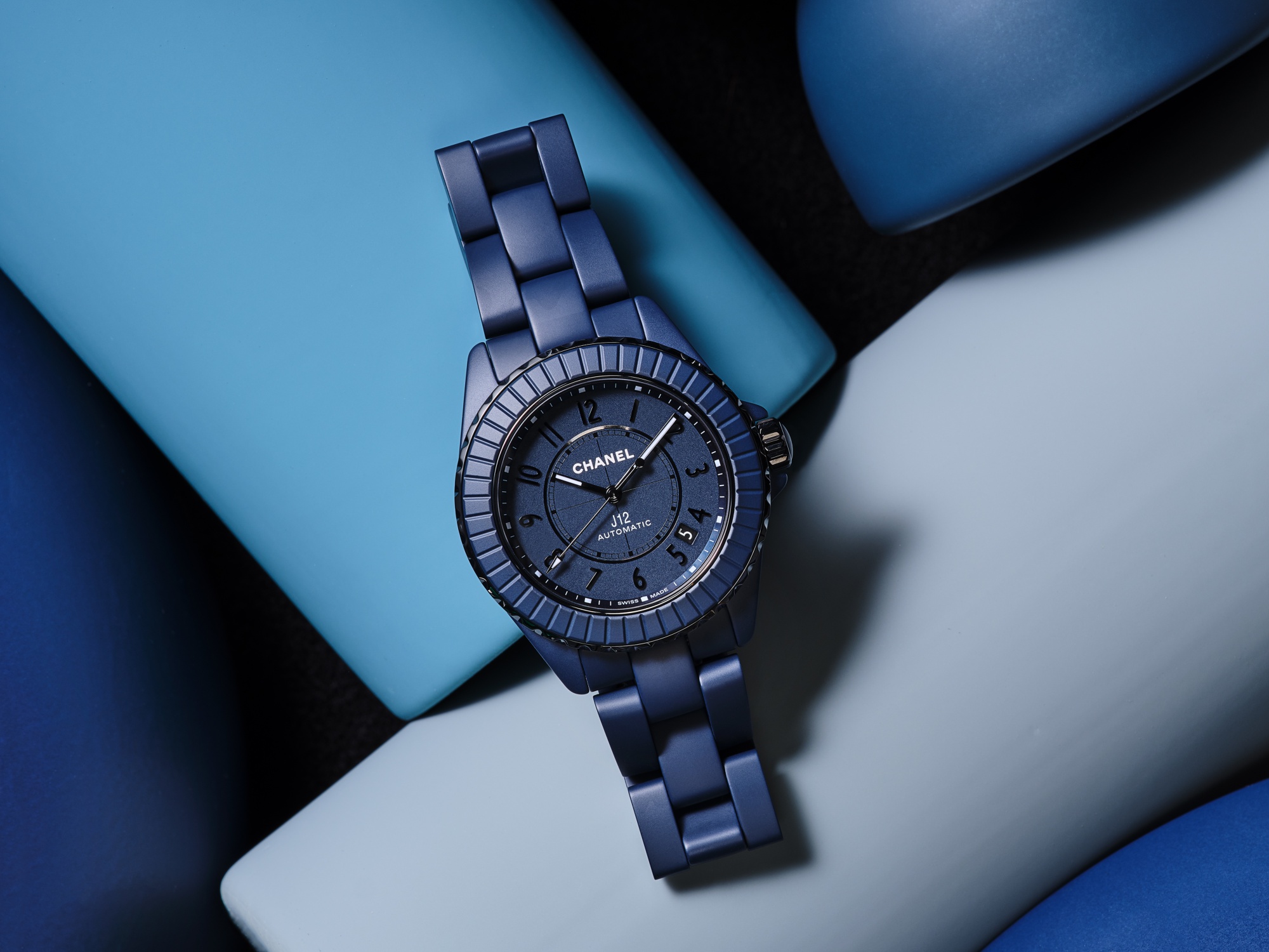 Chanel réinvente l'horlogerie avec la nouvelle J12 Bleu