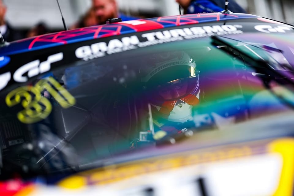 Max Verstappen : Une victoire historique au NĂŒrburgring qui bouleverse les codes du sport automobile đ