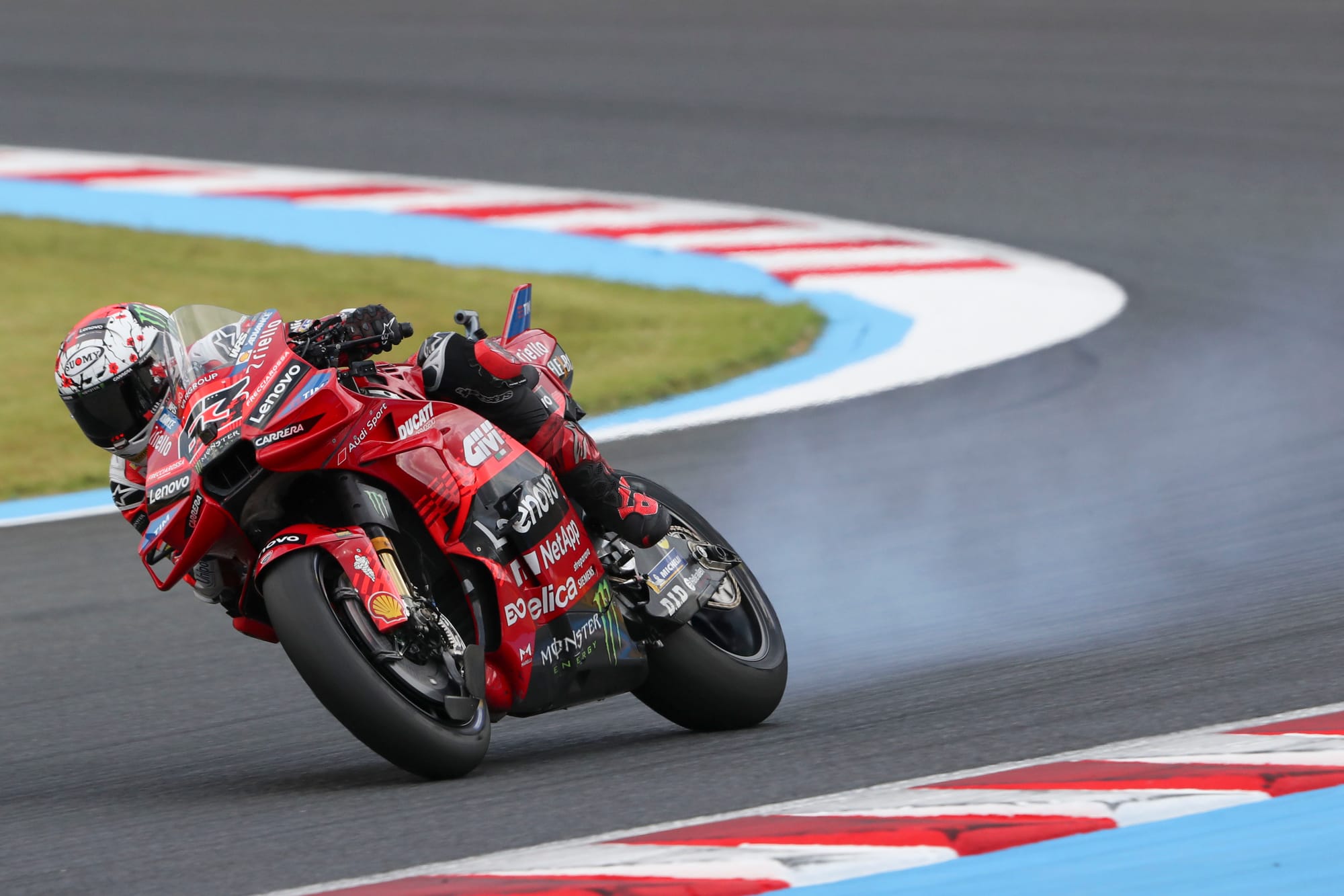 Mystère autour de la Ducati fumante de Bagnaia : enjeux, réactions et répercussions sur la MotoGP 🚦