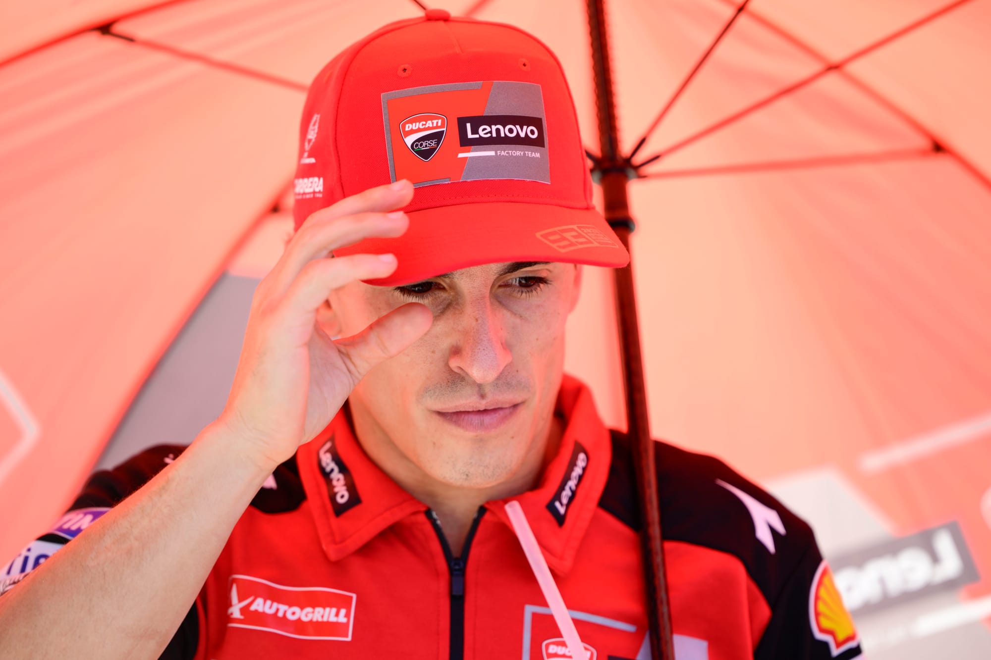 Marc Marquez victime d'une violente collision avec Bezzecchi lors du Grand Prix d’Indonésie : conséquences et analyses