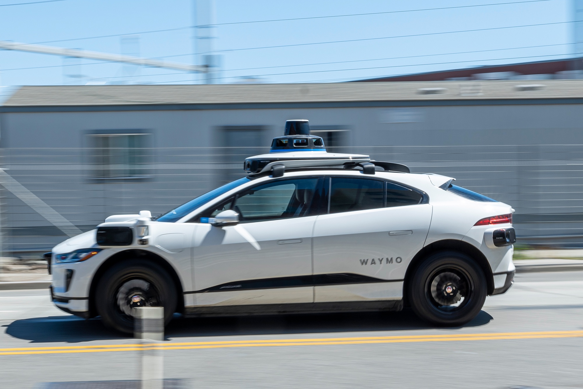 L'Avènement des Voitures Autonomes : Une Révolution de la Mobilité en Marche