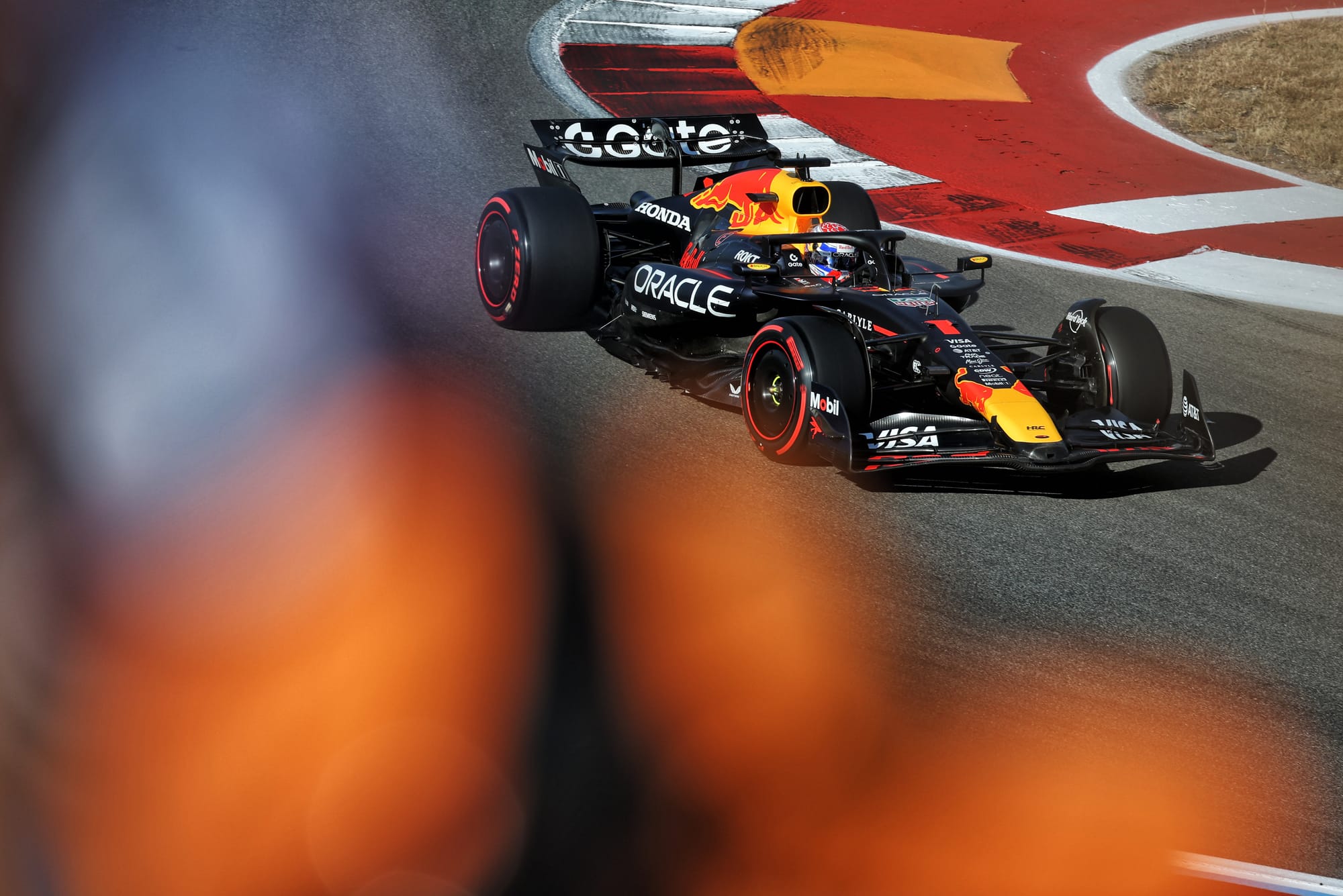 Qui contrôle vraiment la course alors que Verstappen exploite une grande faiblesse chez McLaren