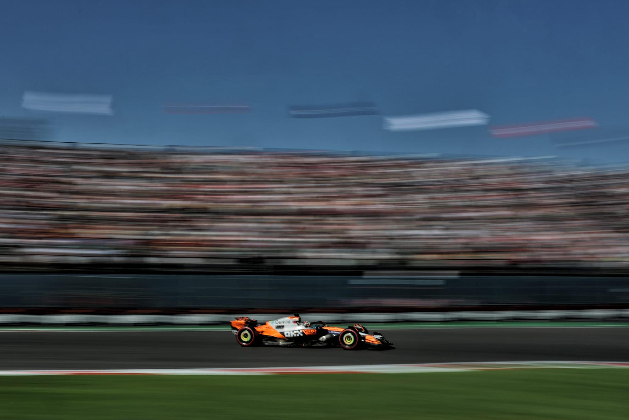 🇲🇽 Pole impériale de Norris au Mexique 2025 : Ferrari et Mercedes s’intercalent, Verstappen 5e, Piastri en retrait