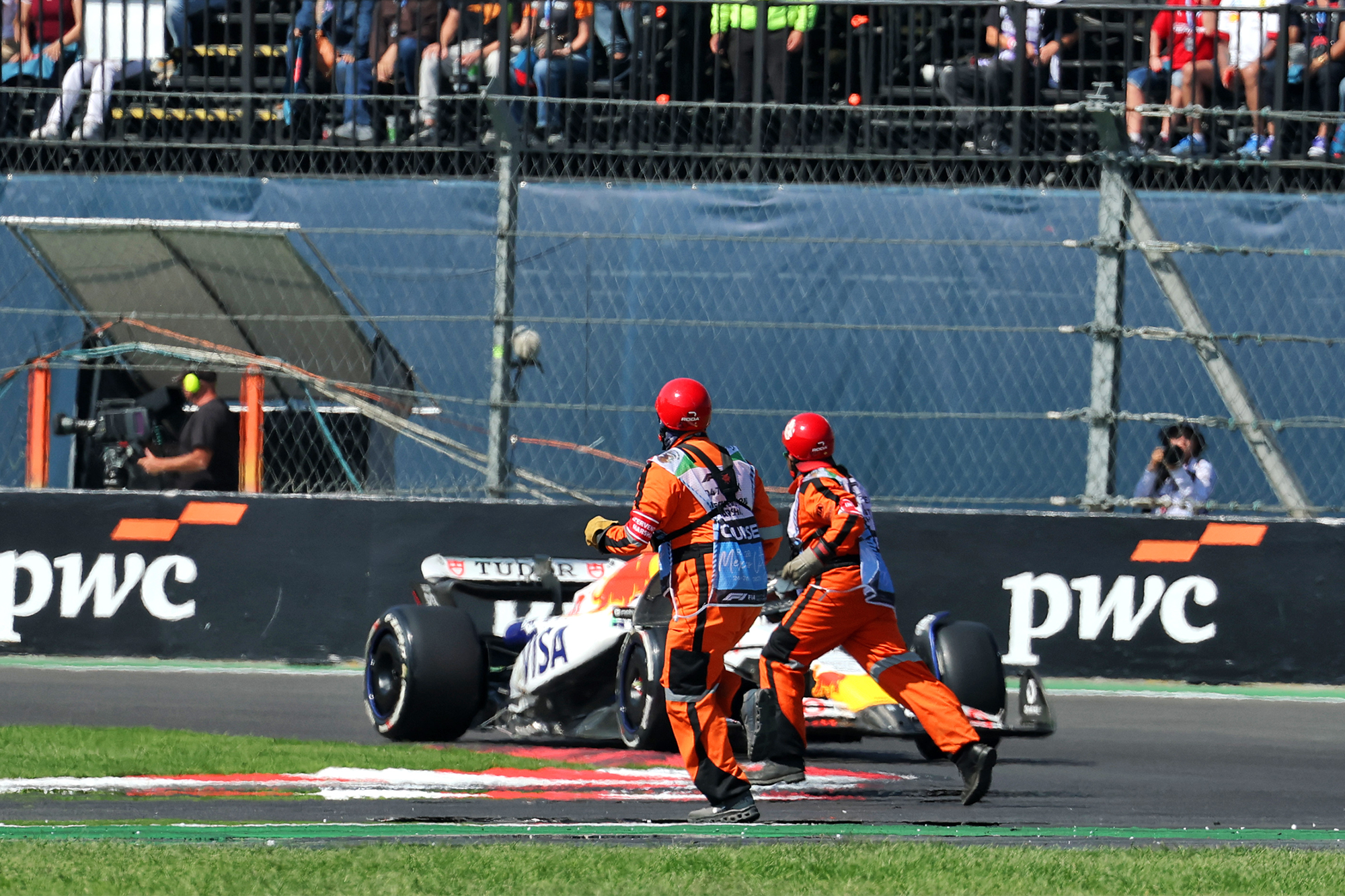F1 : La FIA blanchit Liam Lawson après l’incident avec des commissaires au Mexique 🚨