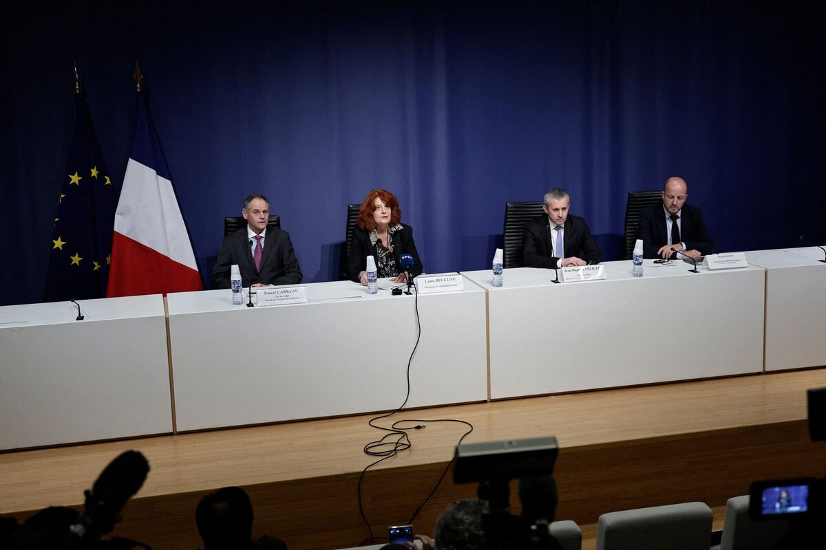Conférence de presse de la procureure de Paris sur le braquage du Louvre
