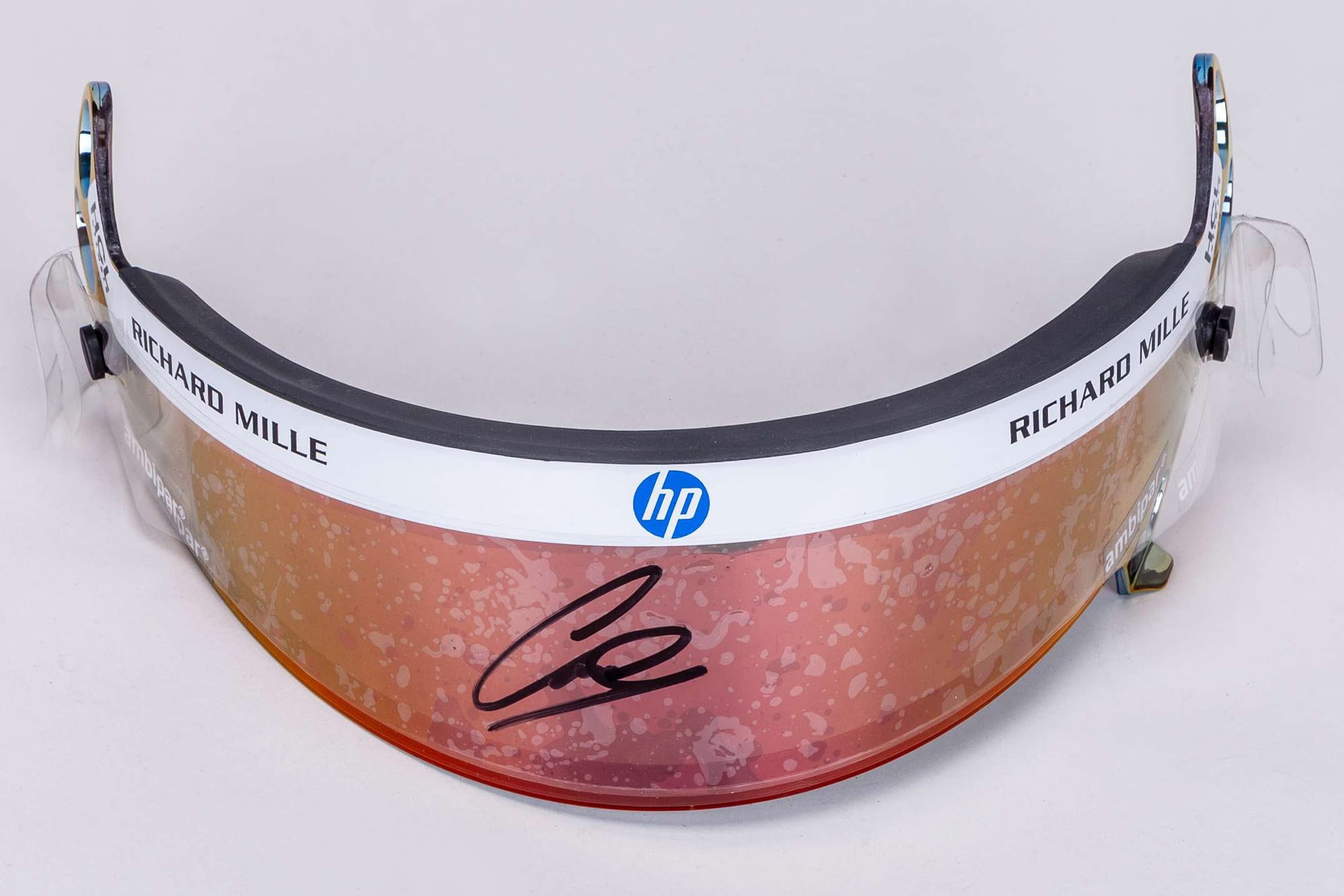 Votre chance de posséder des souvenirs signés de champions de F1 !