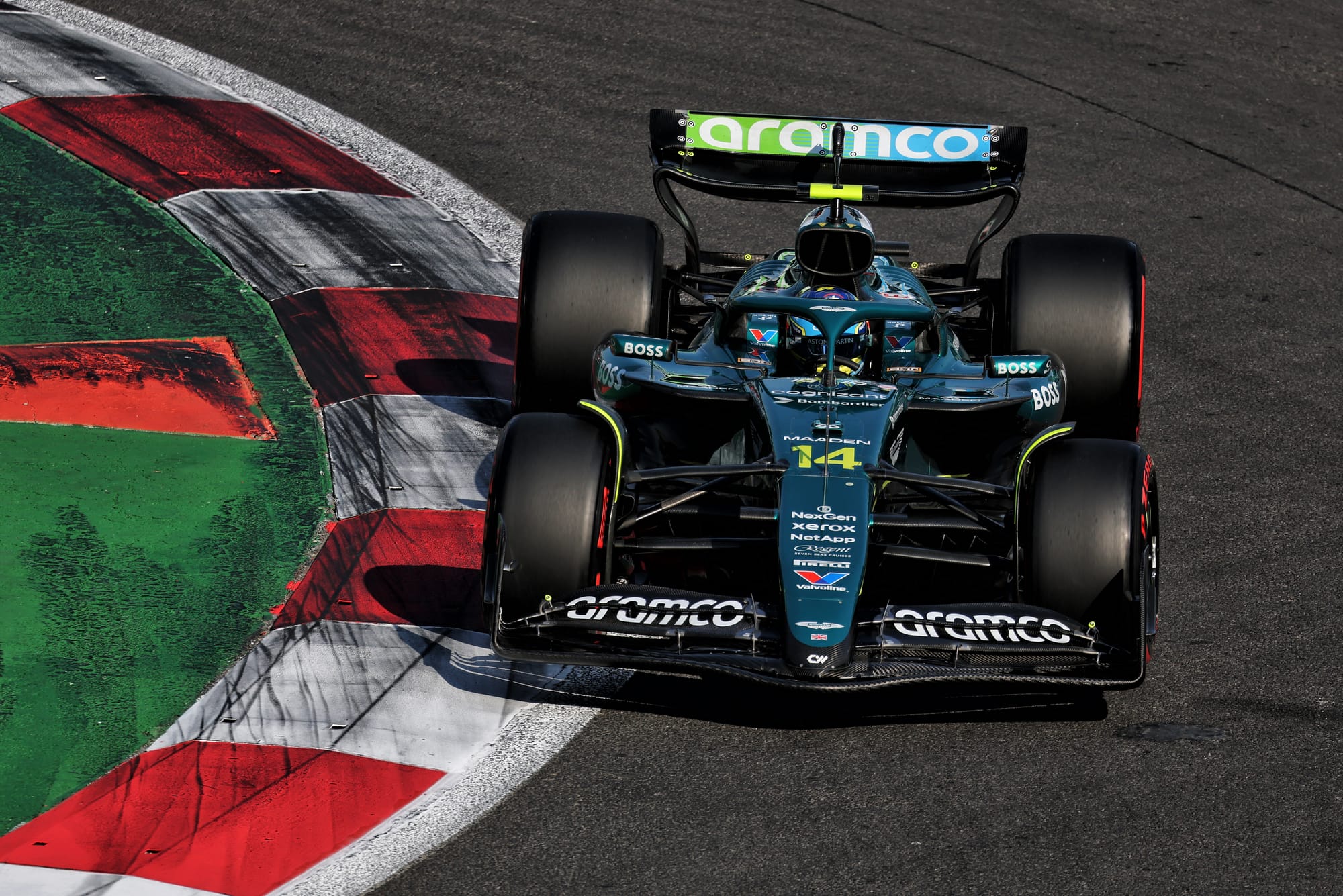 Aston Martin F1 : Newey lance une refonte massive — sept cadres sur le départ avant 2026 🚀