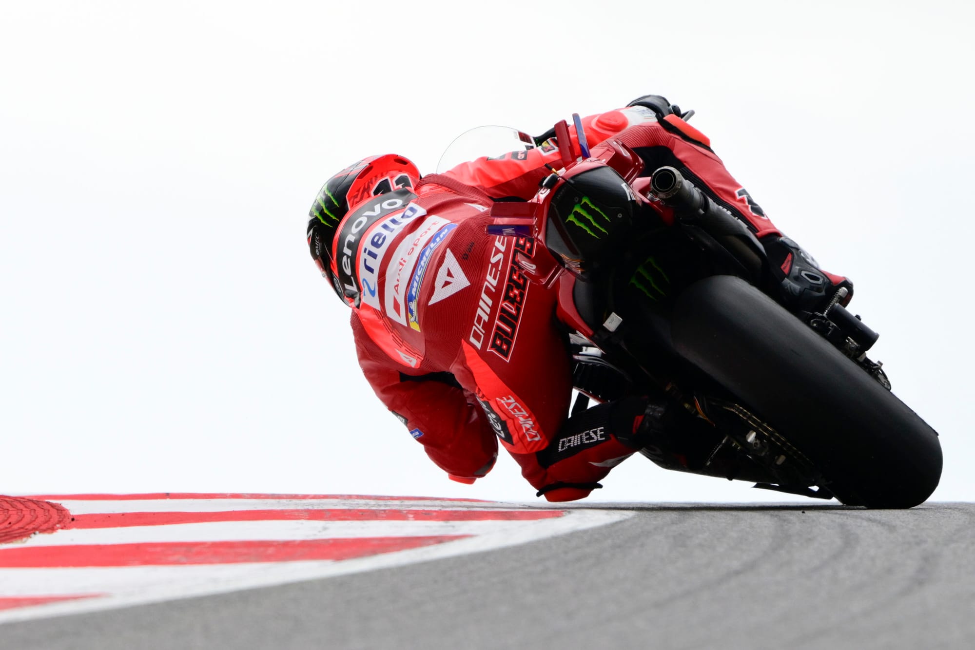 Portimão s’enflamme 🔥: Alex Márquez imprime le rythme, Bulega éblouit sur la Ducati de Marc Márquez