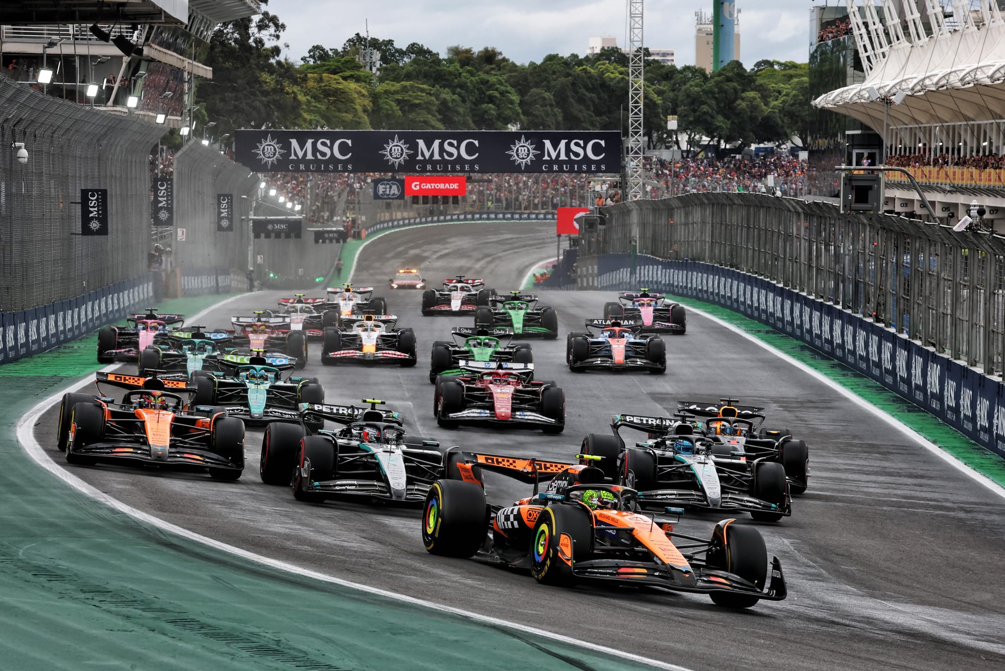 Sprint F1 au Brésil 2025 : Norris triomphe, Antonelli impressionne, Piastri à l’arrêt 🚀