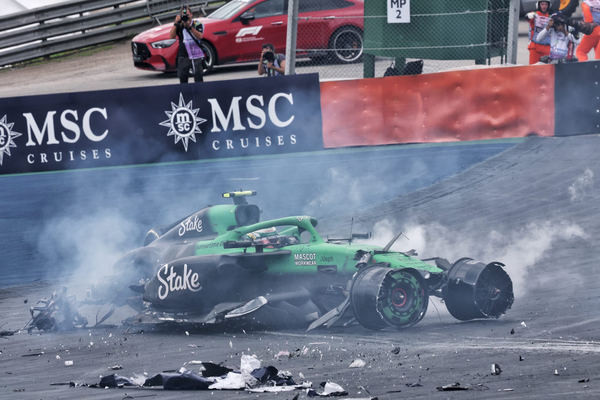 đ„ Sprint du BrĂ©sil : Bortoleto indemne aprĂšs un crash spectaculaire Ă Interlagos đ§đ·