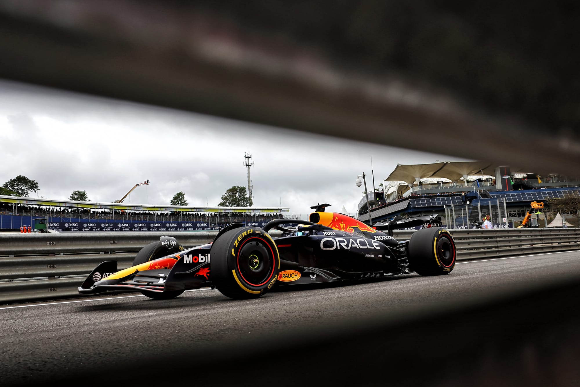 F1 : McLaren met la pression sur la FIA après le changement de moteur de Verstappen — le plafonnement des coûts en question