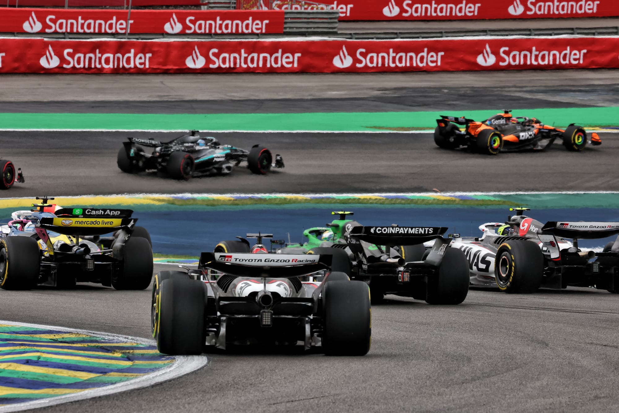 🎨 F1 2026 : fin du carbone nu — au moins 55% de livrée obligatoire pour des voitures plus identifiables