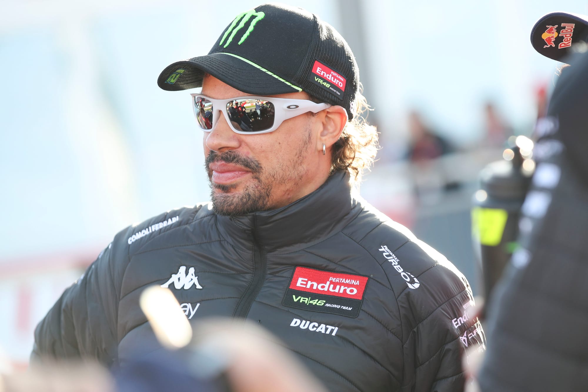 Crash surréaliste sur la grille à Valence : Morbidelli blessé et forfait pour le test post-saison 🏁