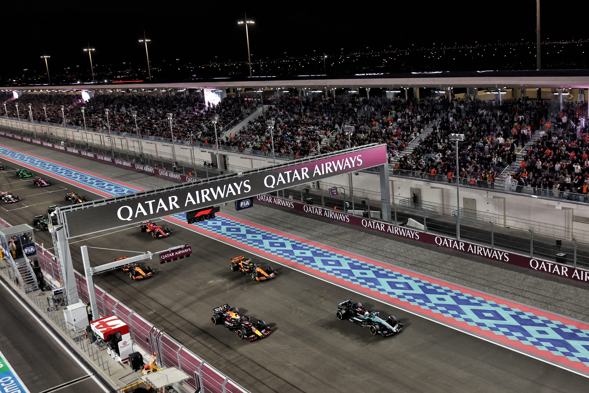 GP du Qatar F1 2025 : relais plafonnĂ©s Ă 25 tours, deux arrĂȘts imposĂ©s et stratĂ©gies bouleversĂ©es đŠ