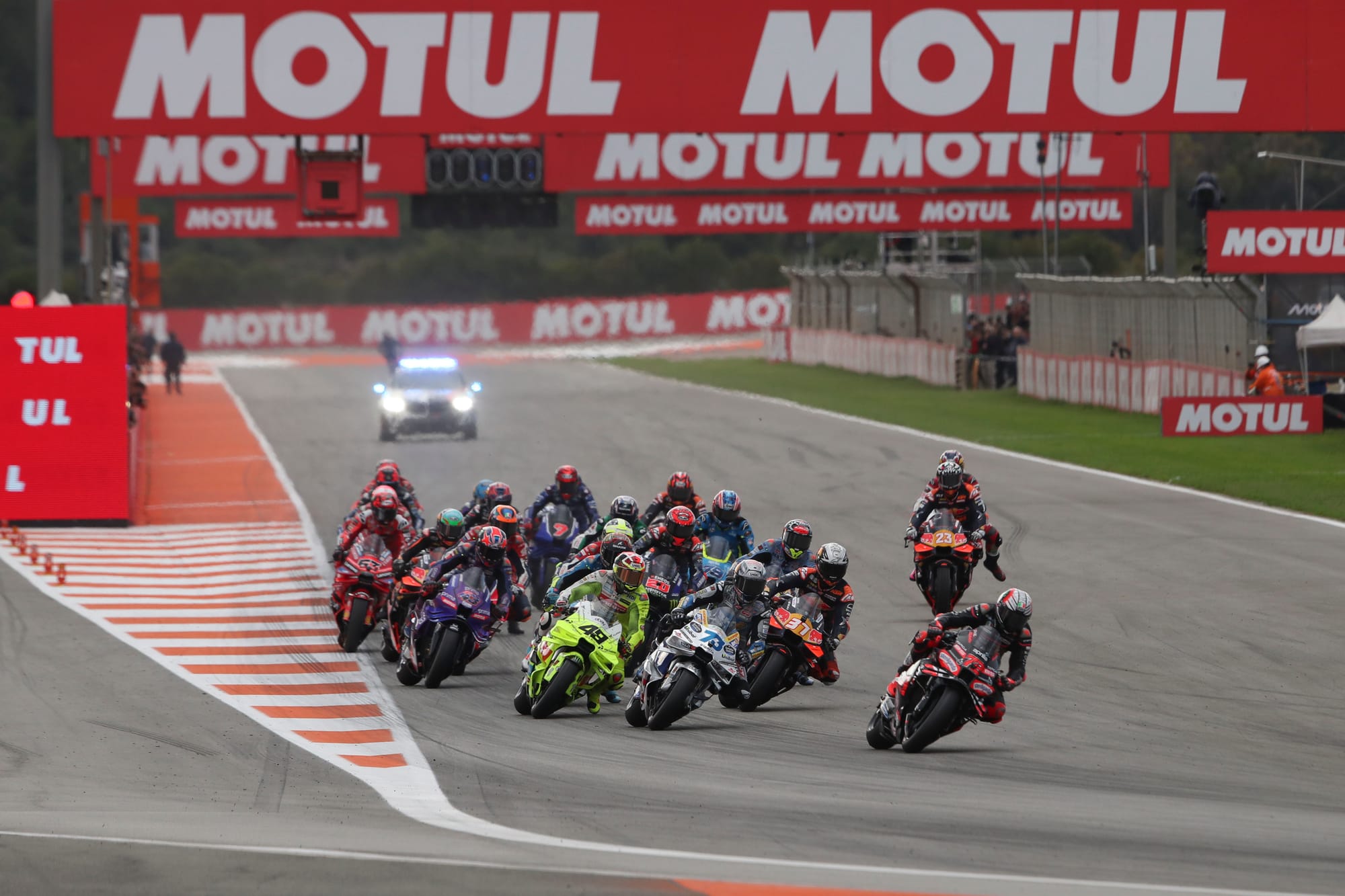 MotoGP Valence 2025 : classements pilotes, exploits et leçons d’un final électrique 🏁