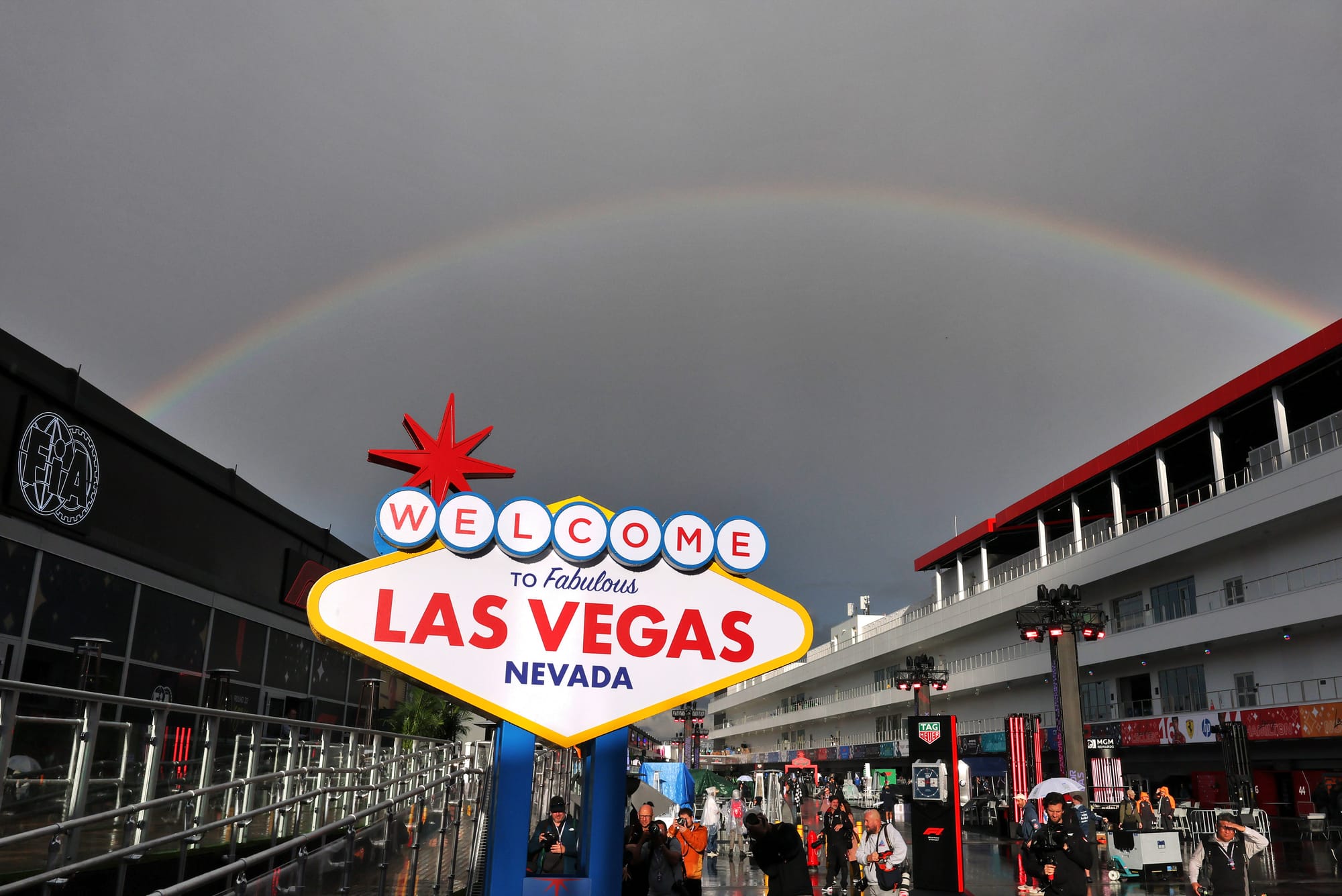 F1 à Las Vegas sous la pluie : un défi extrême qui fait trembler le paddock 🌧️🏁