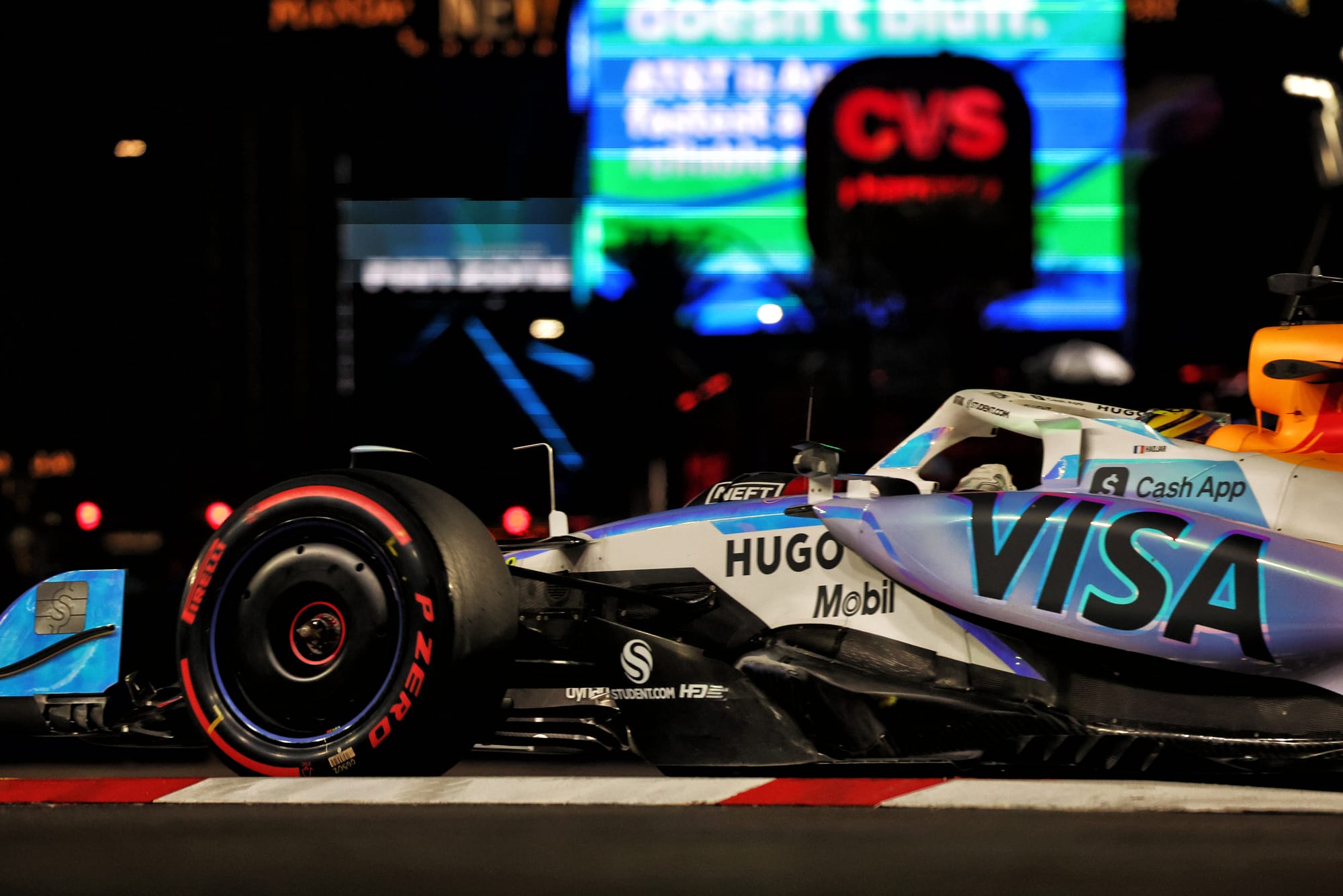 Piastri, coup dur pour le titre F1, et quasi-incident inhabituel avec Hadjar — explications