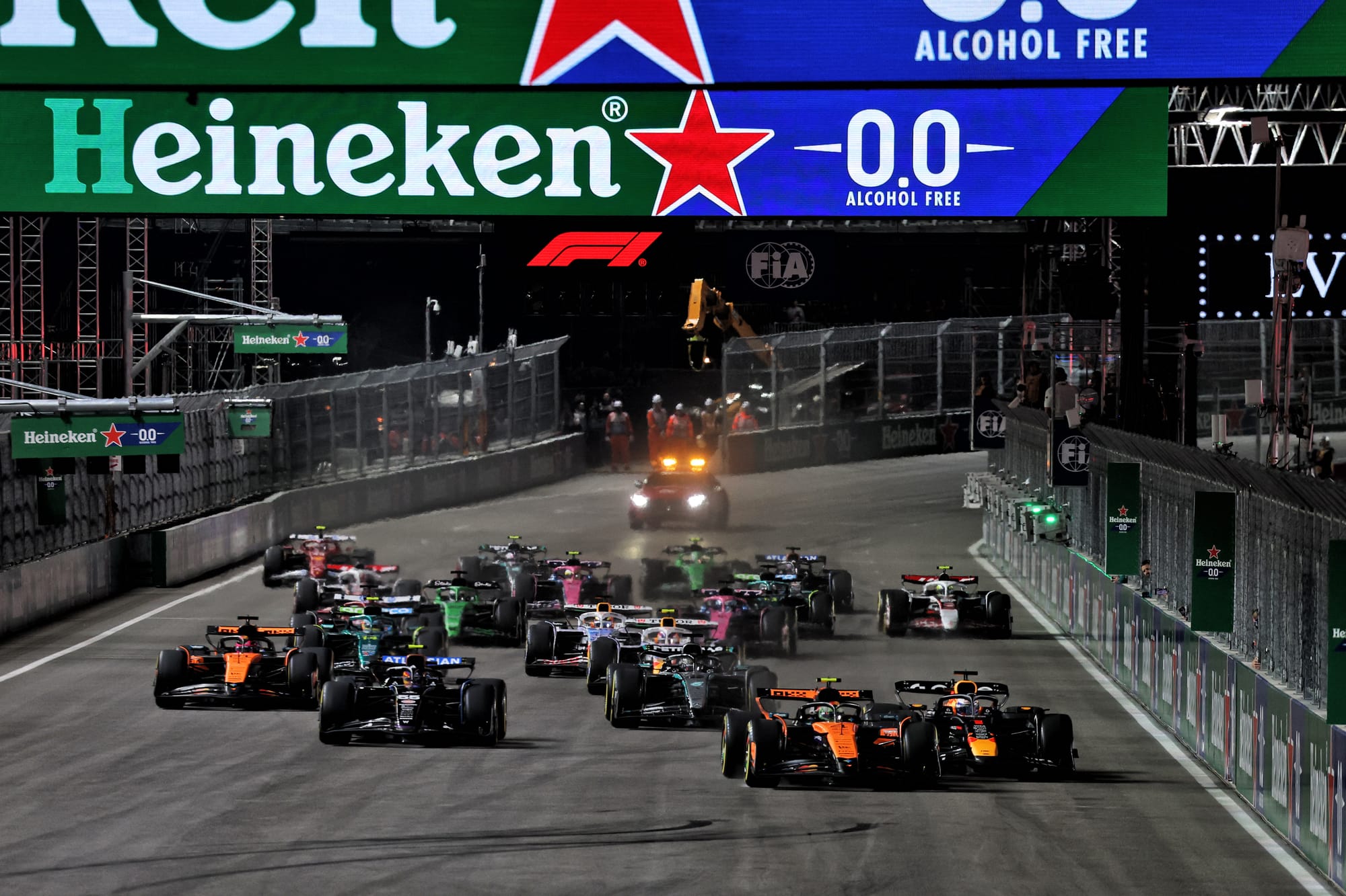 Las Vegas 2025 : Verstappen triomphe devant Norris – récit, analyse et classement 🏆✨