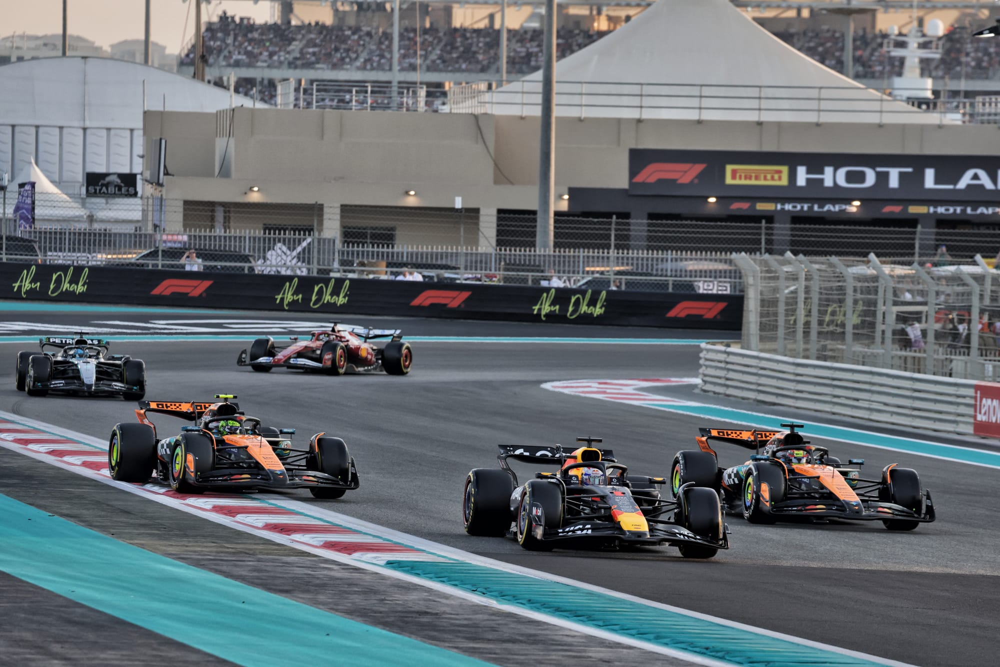 F1 Abou Dhabi 2025 : Norris sacré champion du monde, Verstappen vainqueur, Piastri 2e 🏆