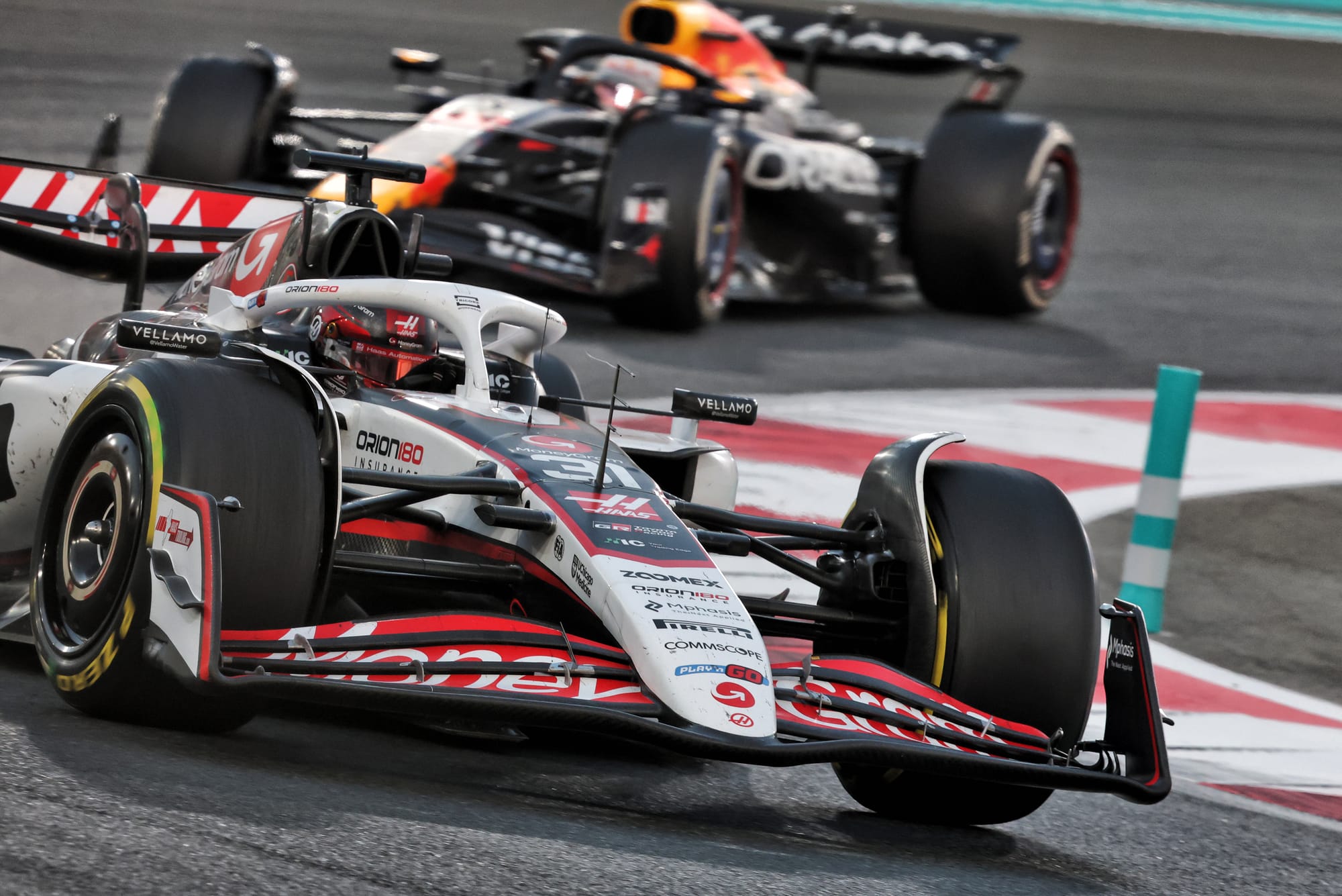 Esteban Ocon pointu en gestion pneus et dépassements à Abou Dhabi 2025