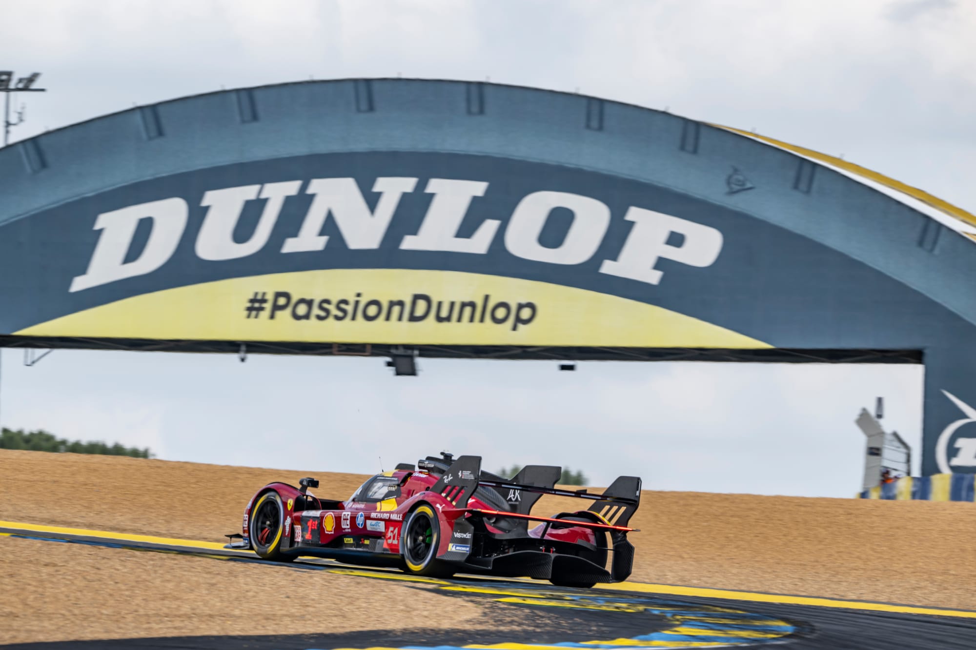 Le Pont Dunlop du Mans change de peau : Goodyear s’impose sur un symbole centenaire 🟡🔵