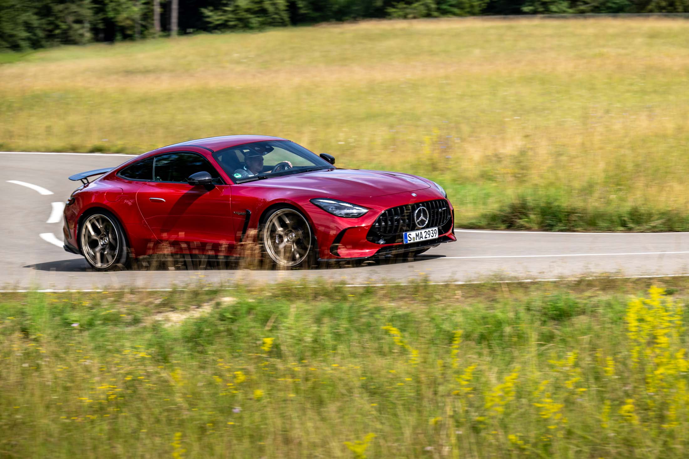 Mercedes‑AMG GT 63 S E Performance (805 ch) : l’hybride qui défie la Porsche 911 et redéfinit la sportive premium
