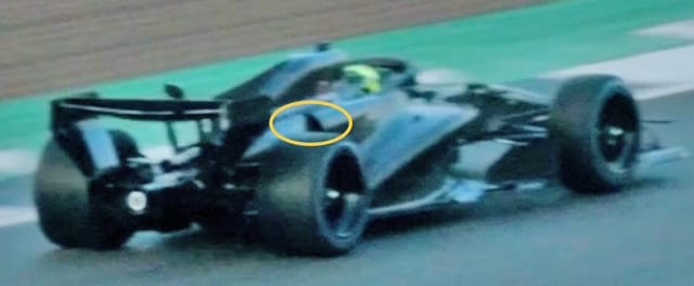 Sortie d’air chaud sur l’épaule du châssis de la Cadillac F1 2026