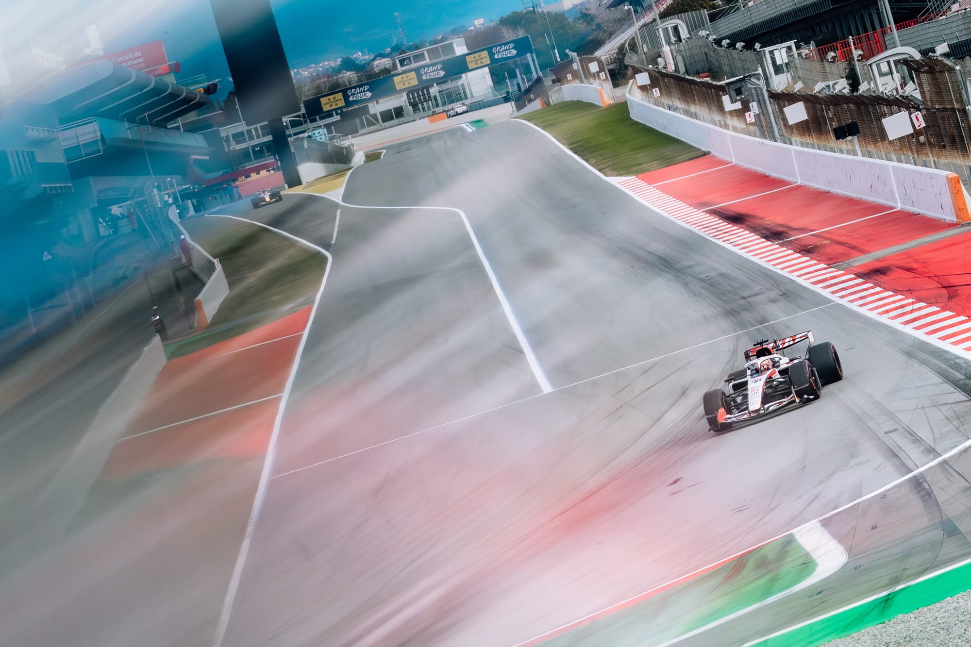 🏁 Test privé F1 2026 à Barcelone : Hadjar frappe fort dès le premier jour