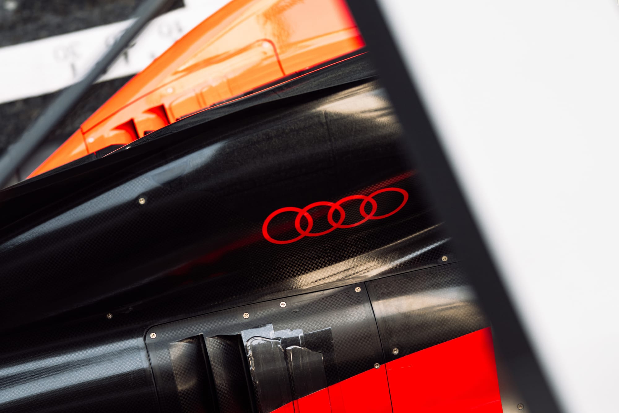 Audi en essais à Barcelone : l’équipe doit boucler une dernière journée propre après un début compliqué