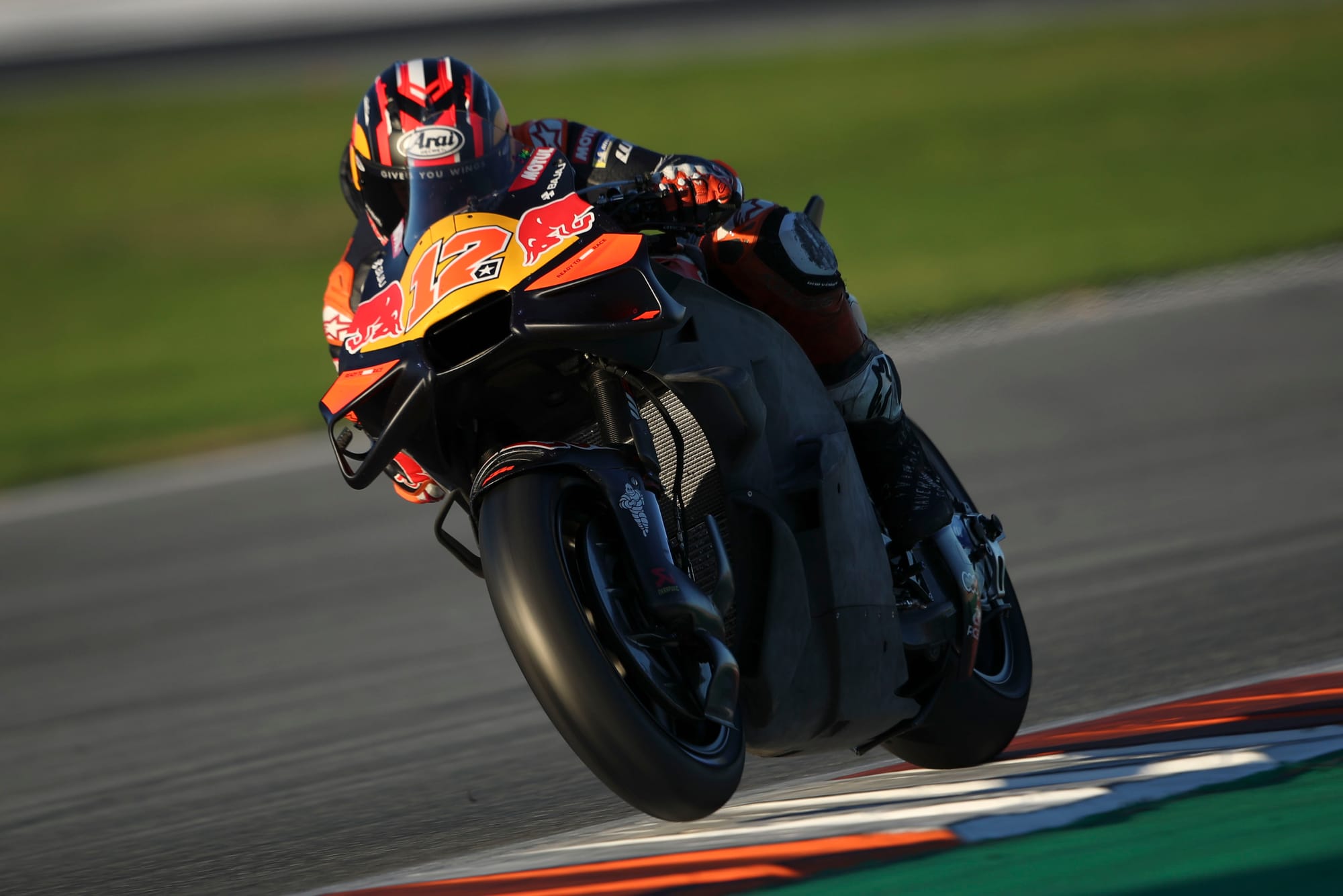 Questions du mercato MotoGP : les options de KTM pour 2027