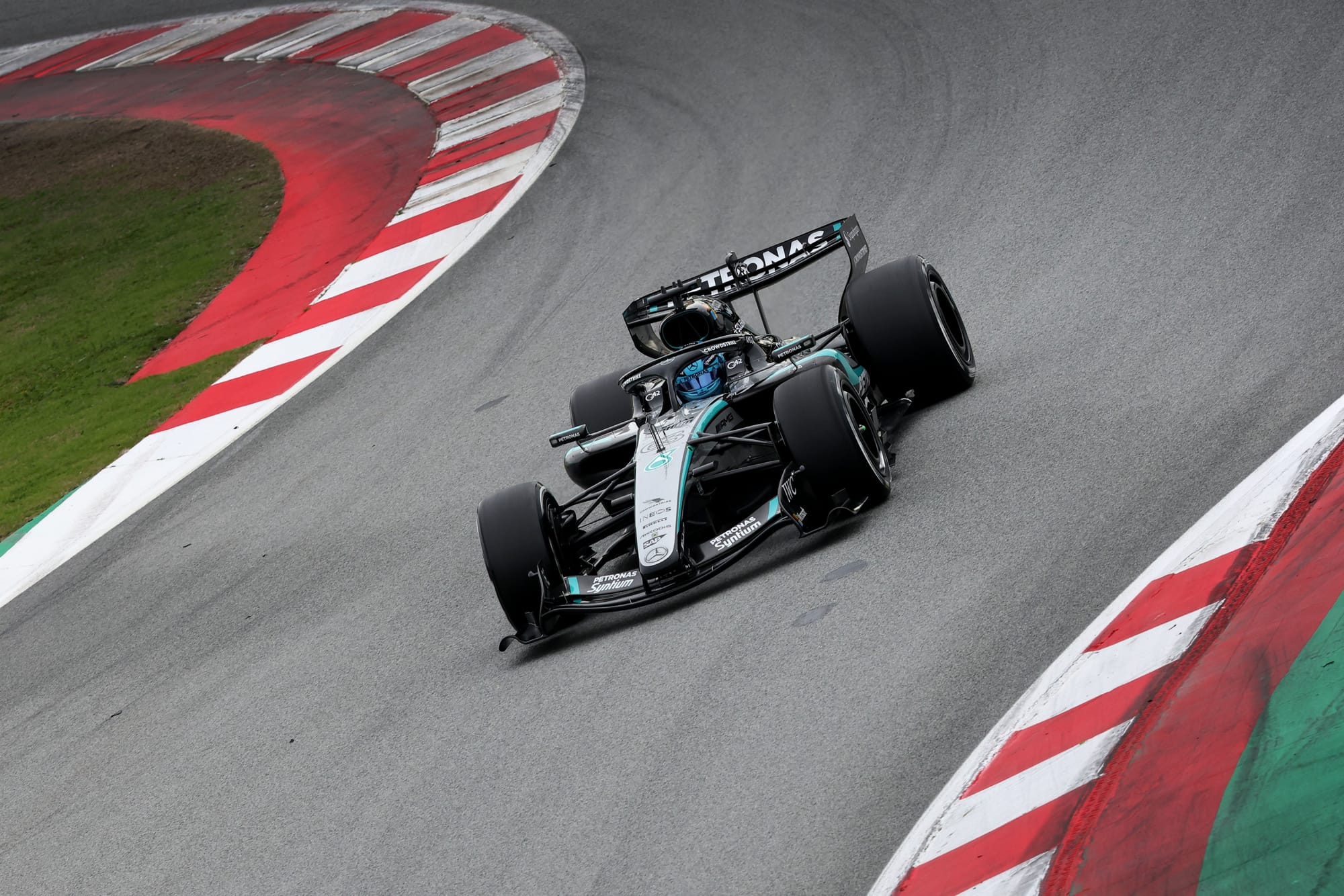 🏎️ Essais F1 à Barcelone : Mercedes domine le kilométrage, les écarts se dessinent