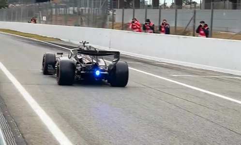 đ” Feu arriĂšre bleu sur lâAston Martin AMR26 : le dĂ©tail qui a intriguĂ© Ă Barcelone