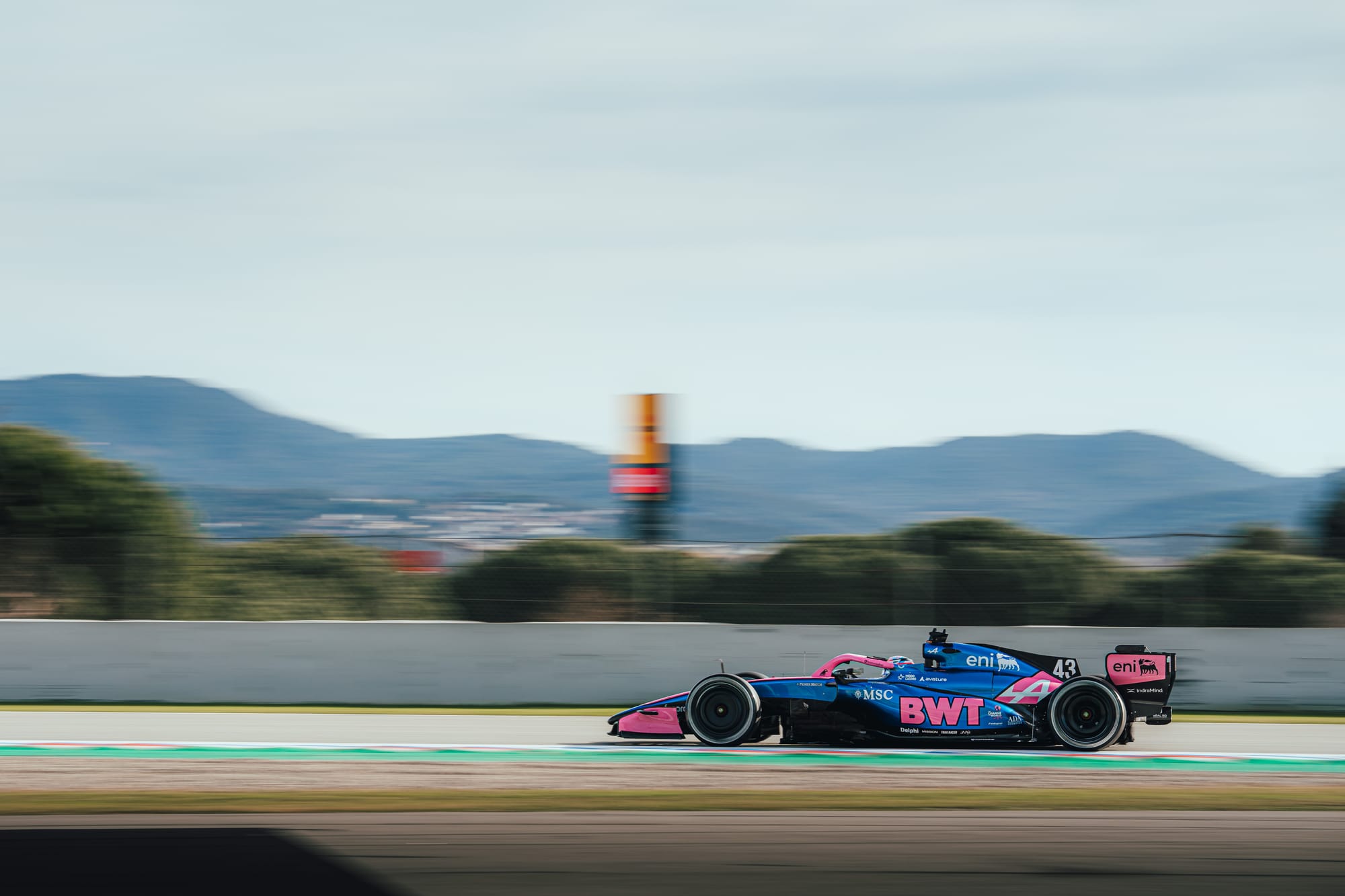 Livrée Alpine F1 2026 : continuité visuelle et contrastes rose/bleu