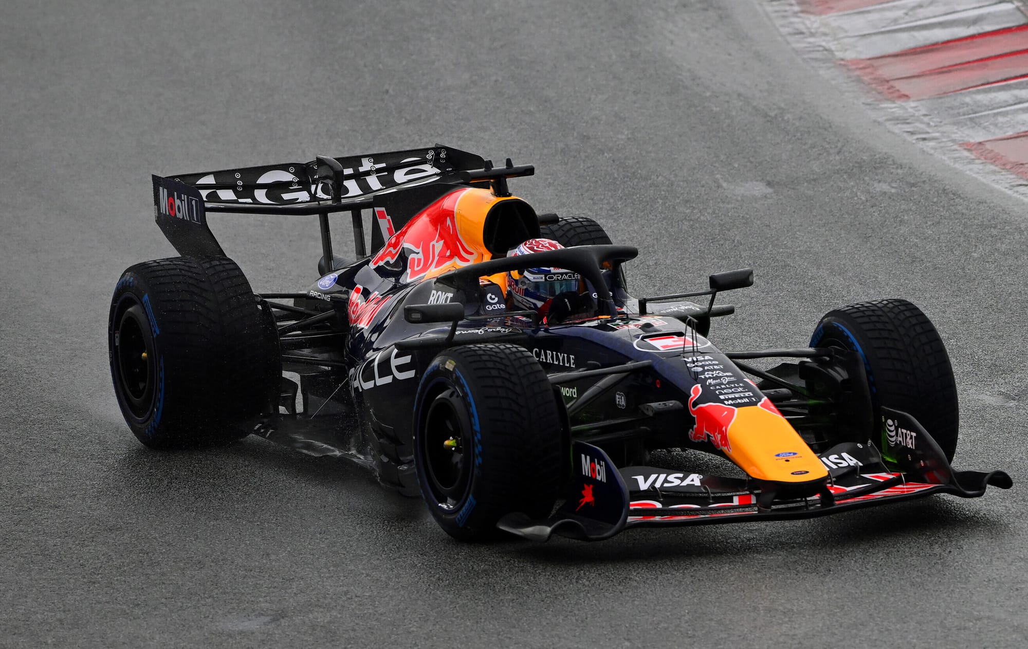 Red Bull F1 2026 : nouveau bleu brillant, accents blancs et motif pixel-glitch