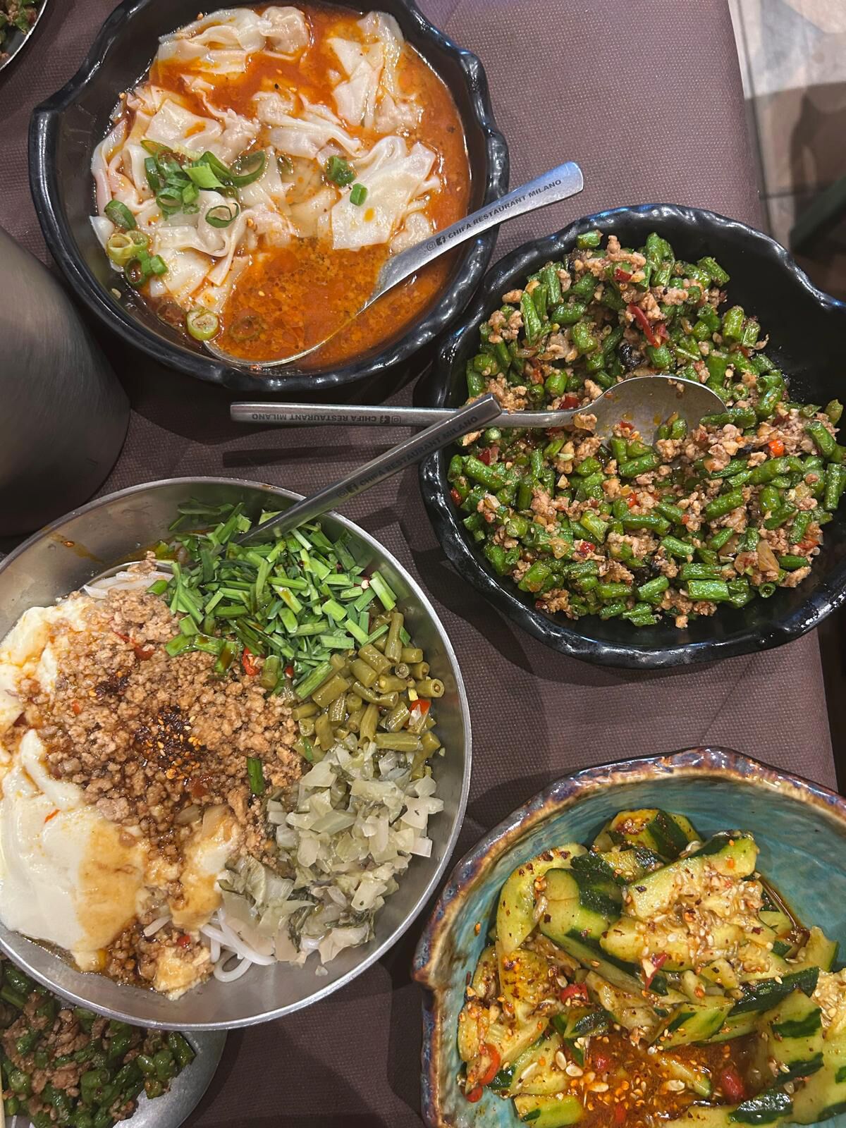 Assortiment de plats chez Chifa