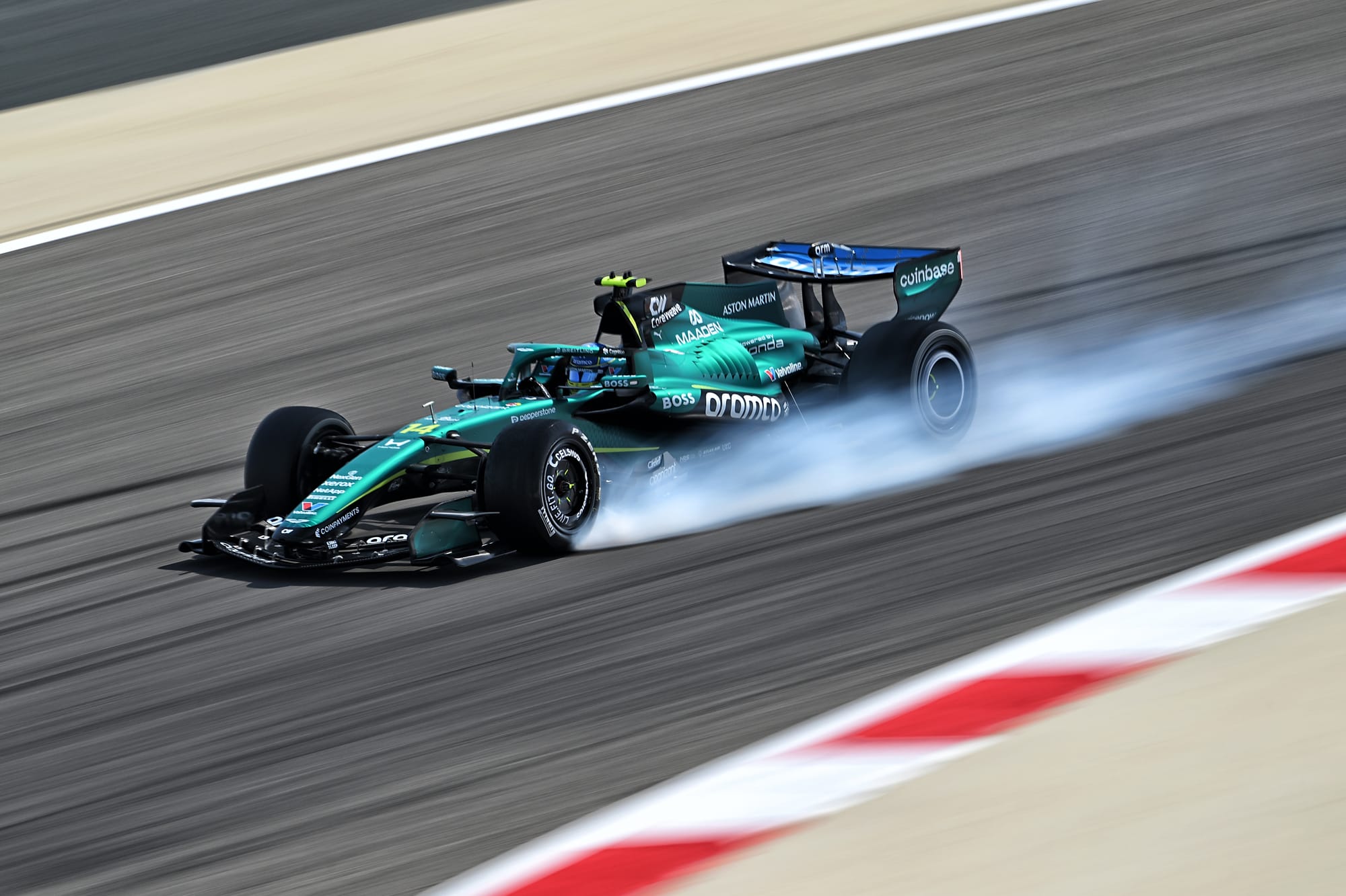 🏎️ Aston Martin en essais F1 : une monoplace déjà en difficulté sur la piste