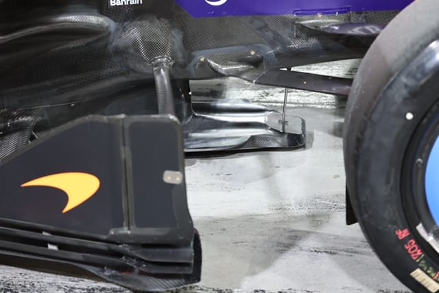 Entrée de plancher : rampes près de la skid plate sur la McLaren (F1 2026)