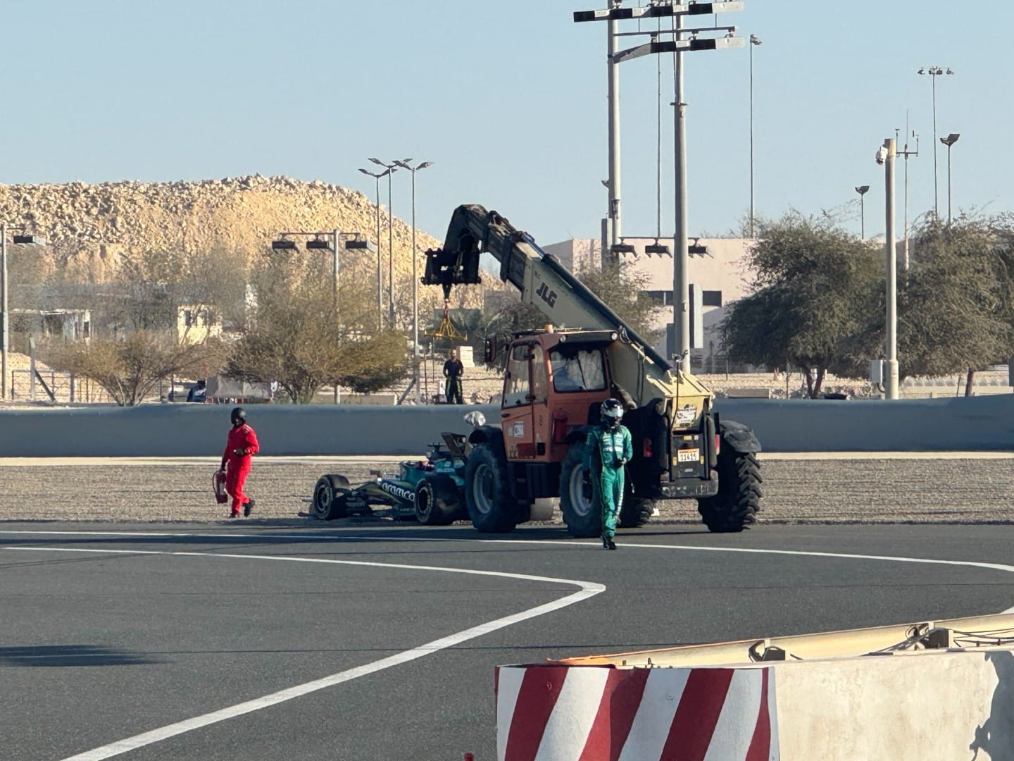 Sortie de piste de Stroll : l’Aston Martin au bac à graviers pendant les essais F1