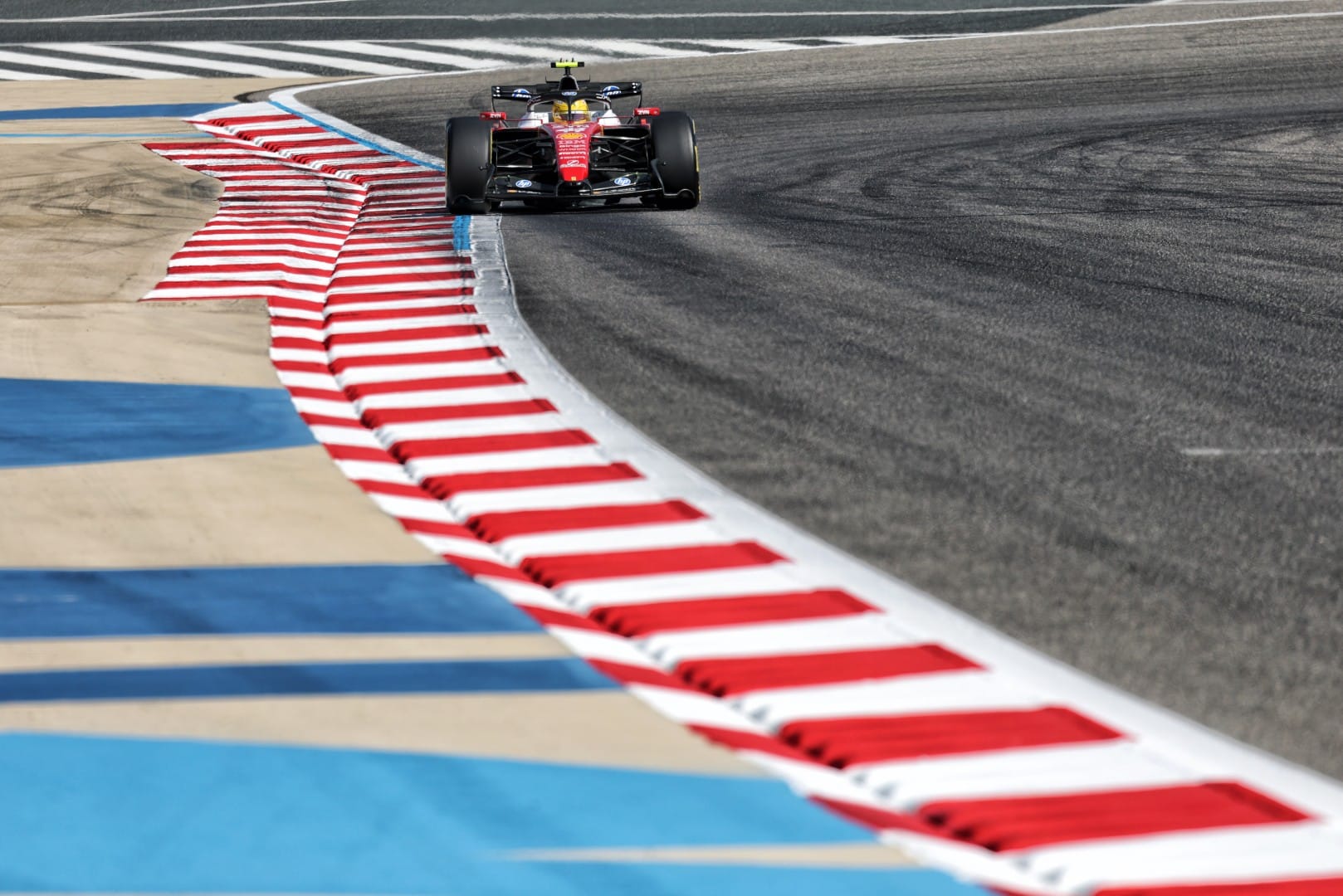 🏁 Essais F1 à Bahreïn : Norris en tête, l’aileron arrière Ferrari de Hamilton intrigue