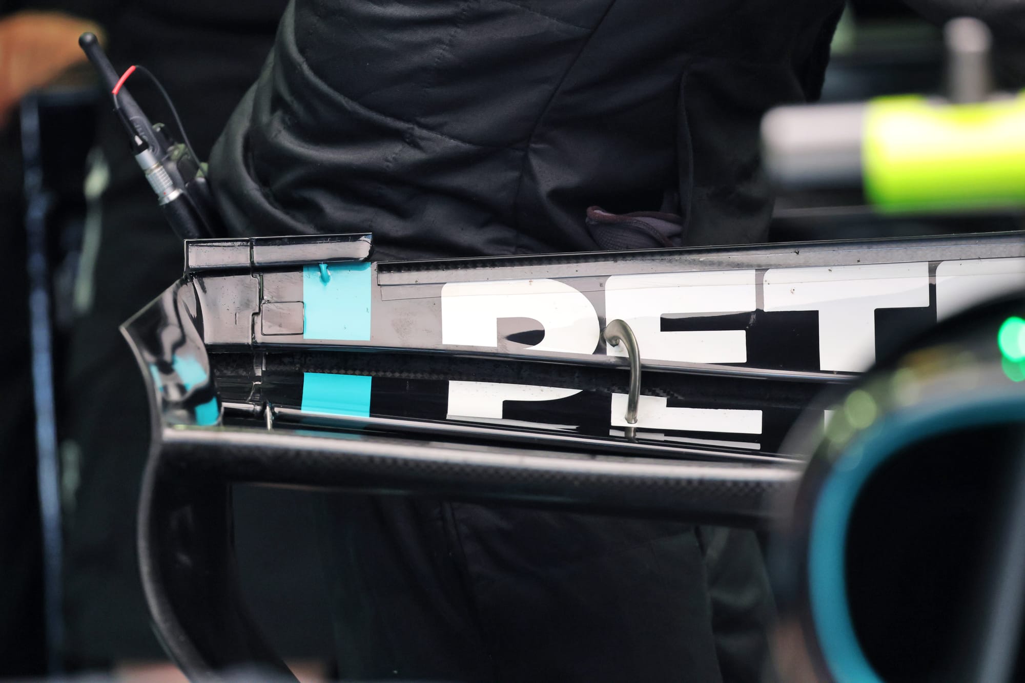Mercedes surprend avec un aileron arrière « à quatre éléments » 🪽