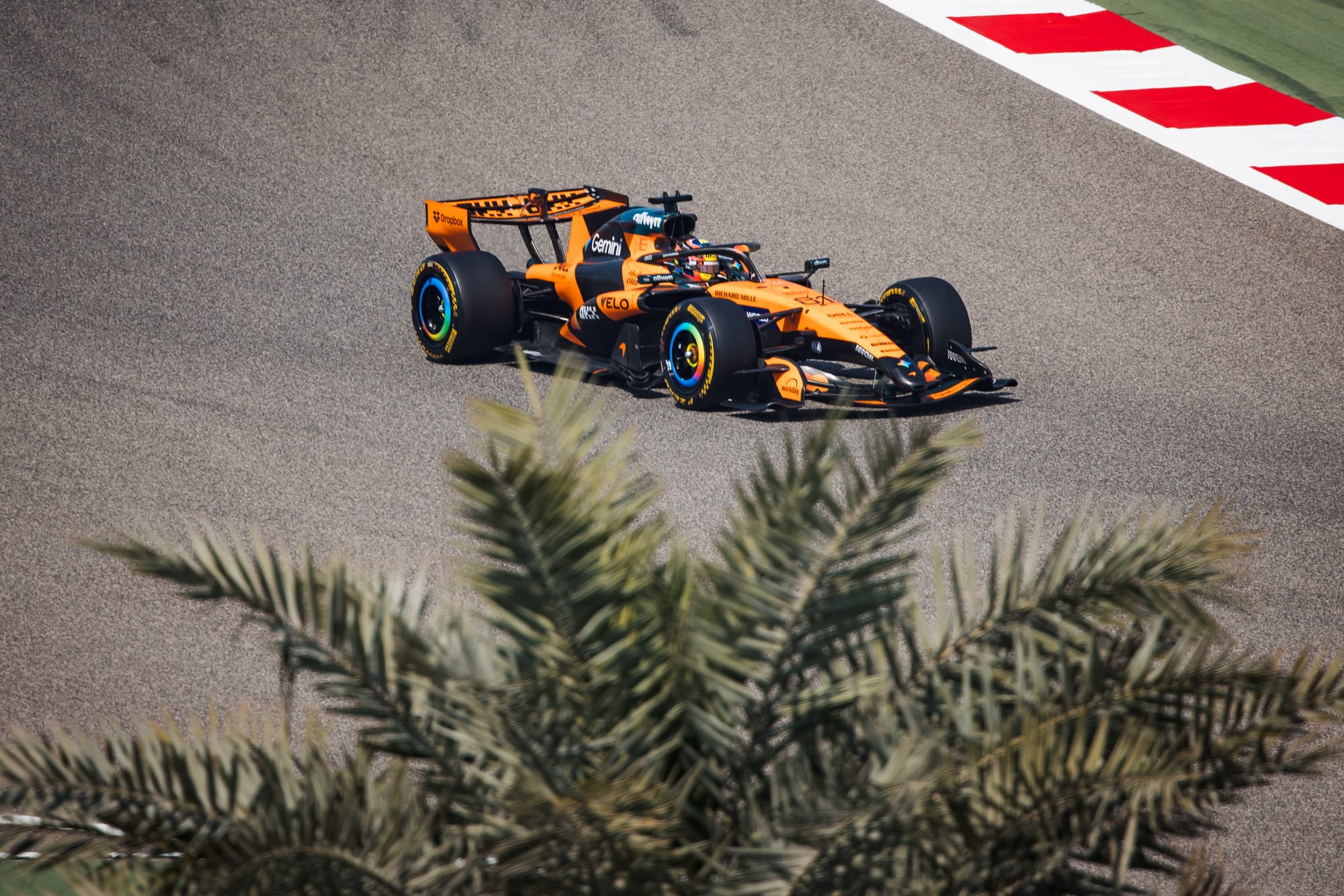🏁 Essais F1 2026 à Bahreïn : Piastri en tête sur longs relais, Audi étonne