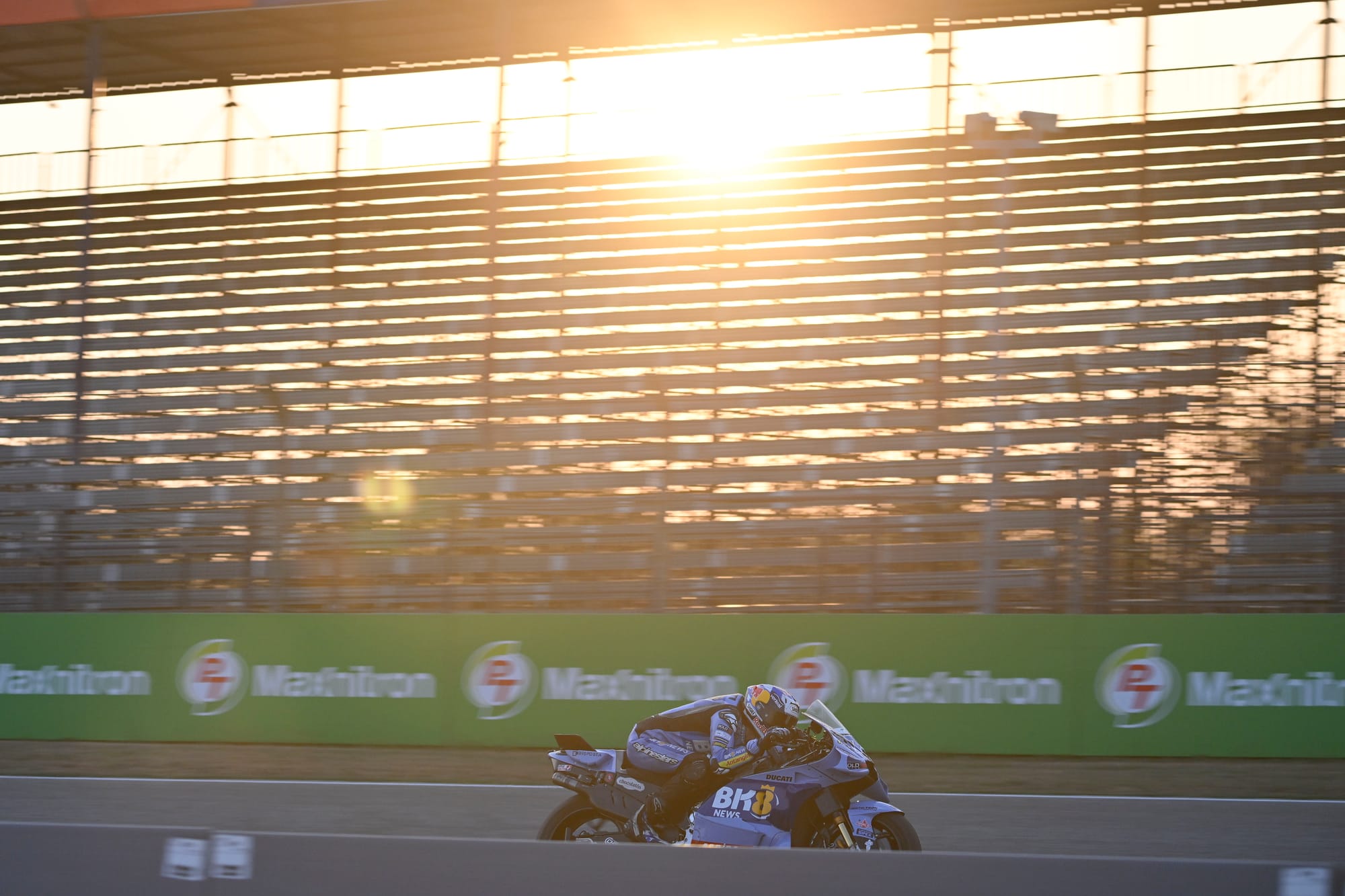 Test MotoGP en Thaïlande : Alex Marquez frappe fort, Marc chute deux fois mais répond présent