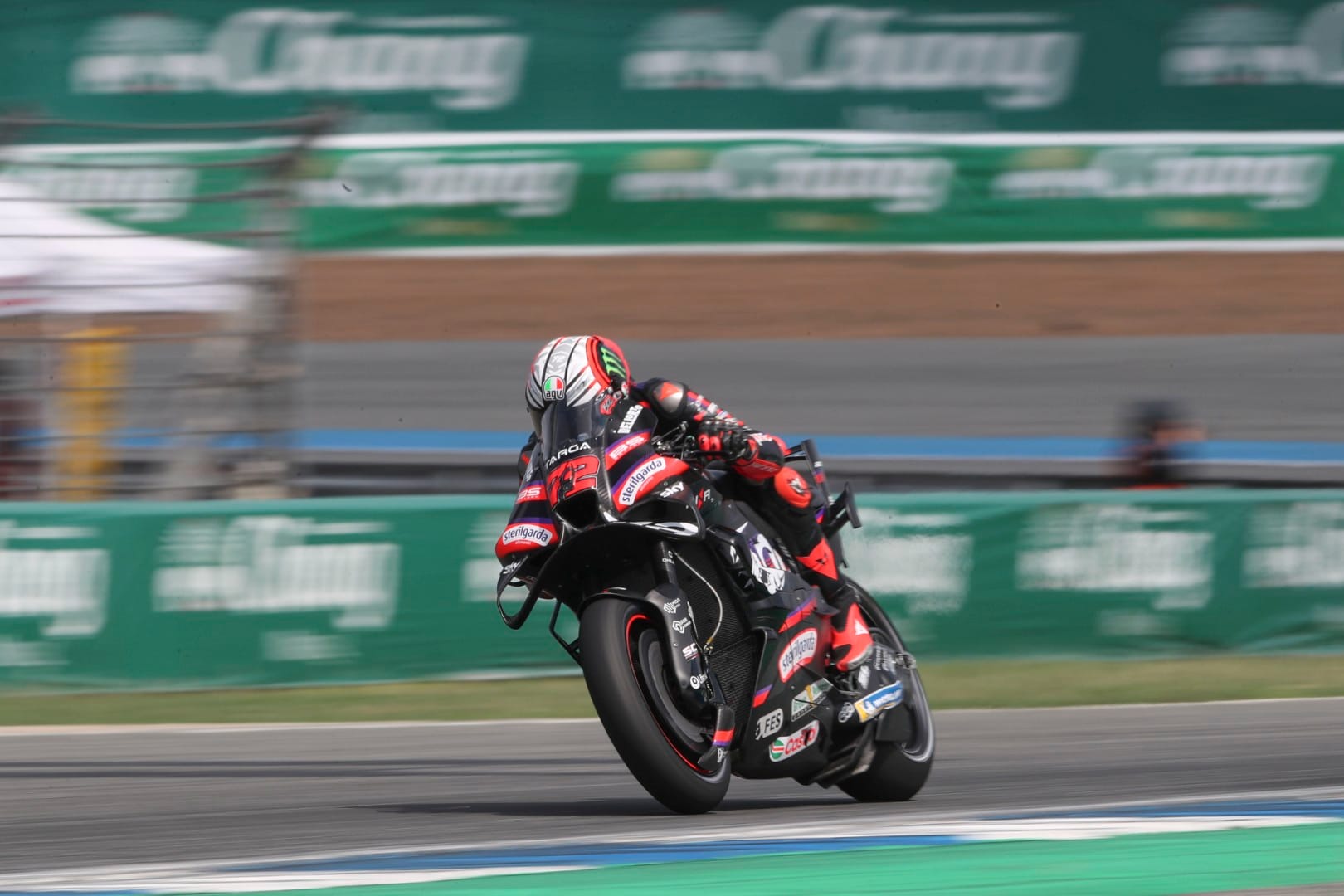 🏍️ Bezzecchi arrache la pole en Thaïlande malgré une chute, Marquez à 0"035