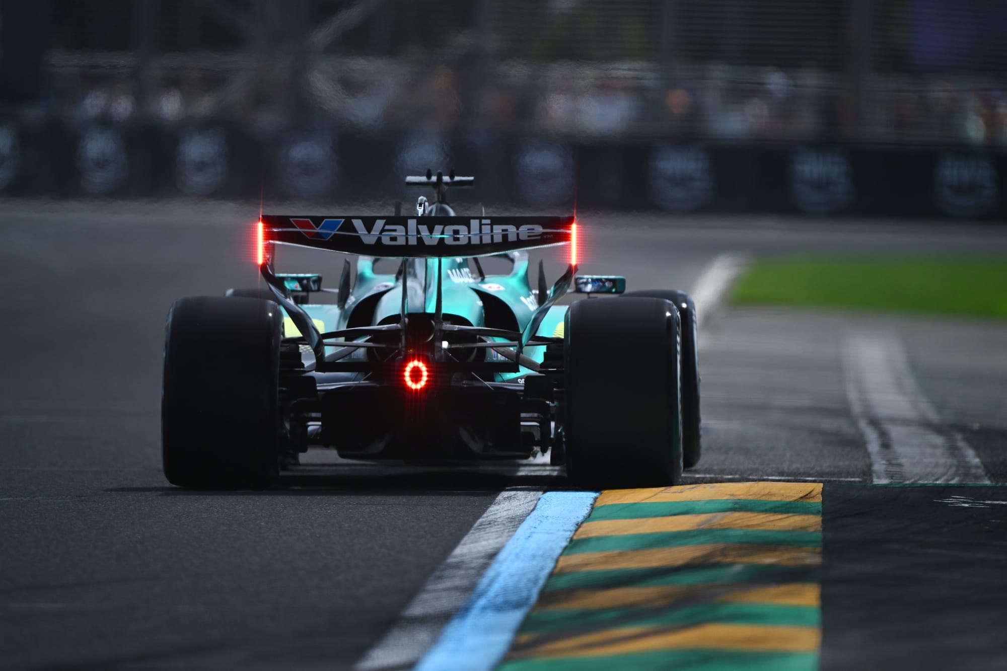 ⚡ Aston Martin au bord de la panne : plus que deux batteries opérationnelles à Melbourne